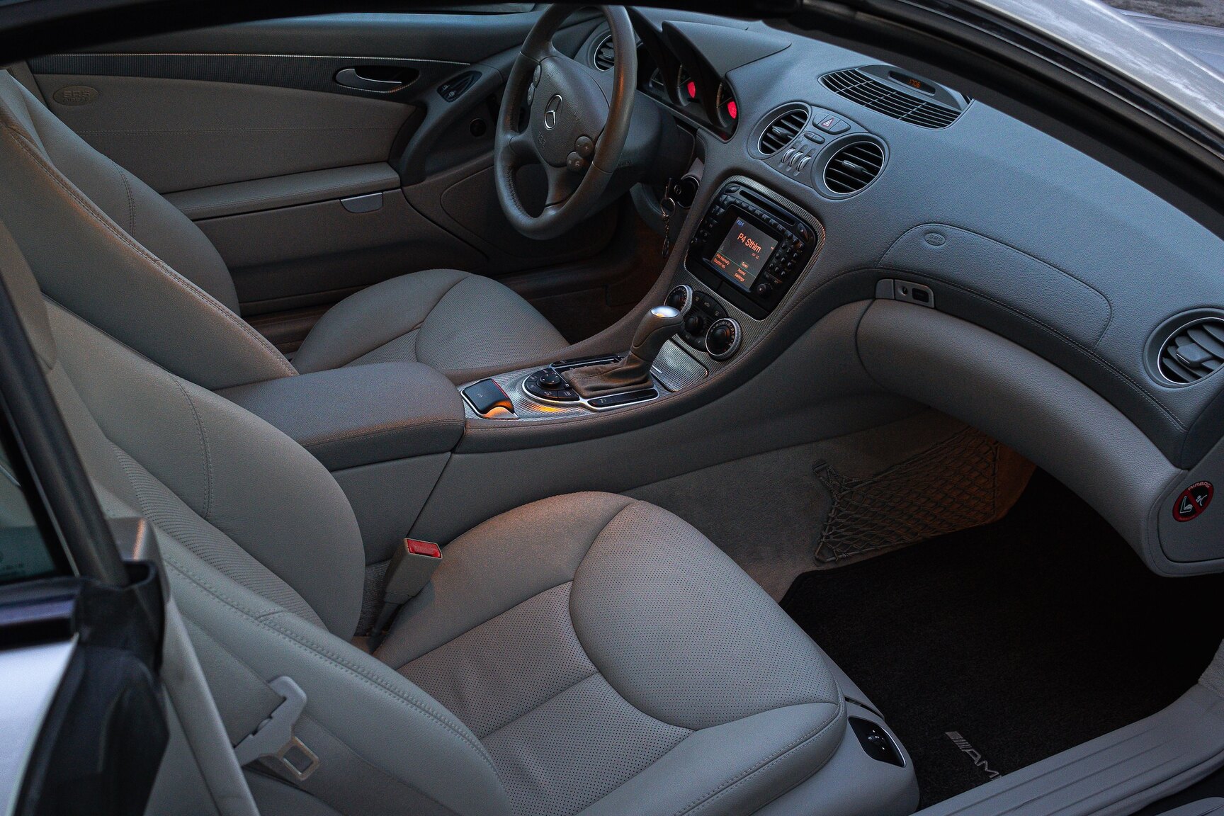 Interior image of 2002 Mercedes-Benz SL 500