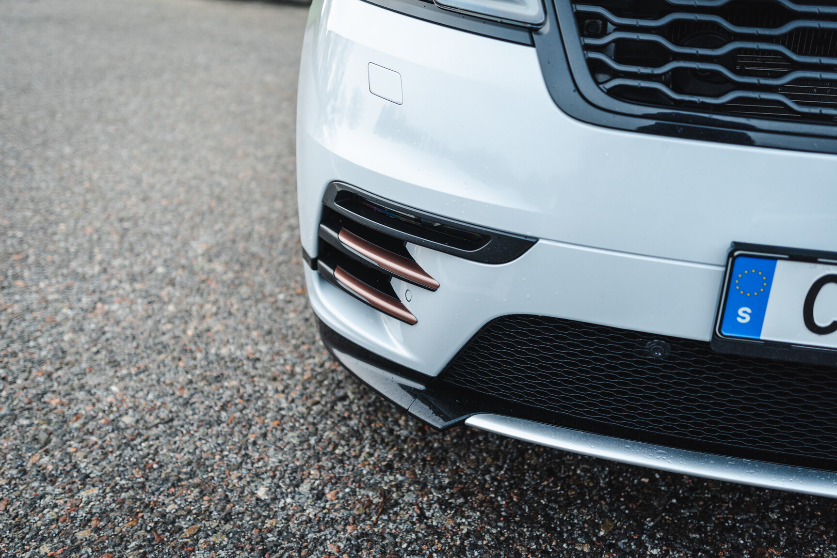 Exterior image of 2018 Range Rover Velar D300 AWD HSE