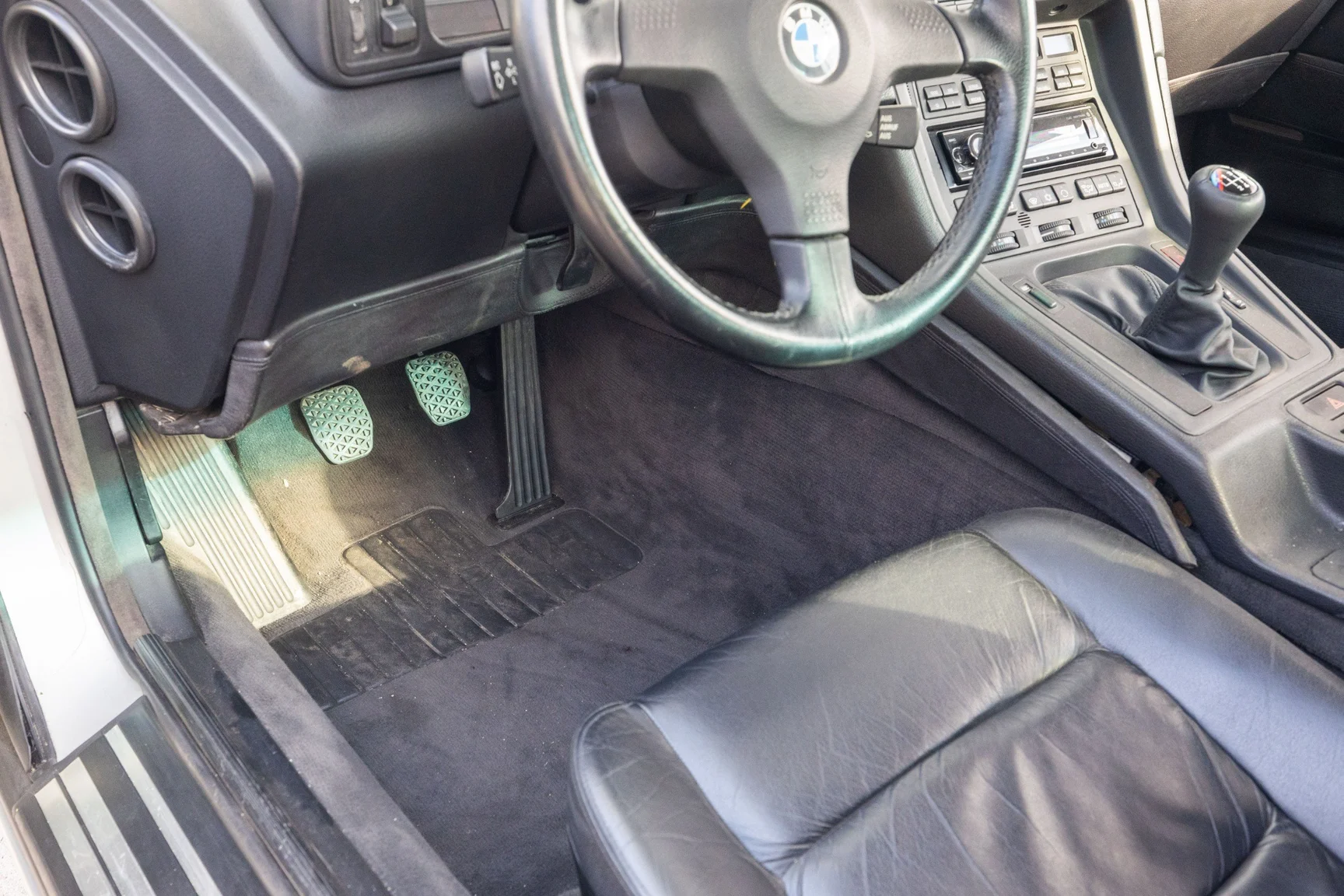 Interior image of 1991 BMW 850i (8)