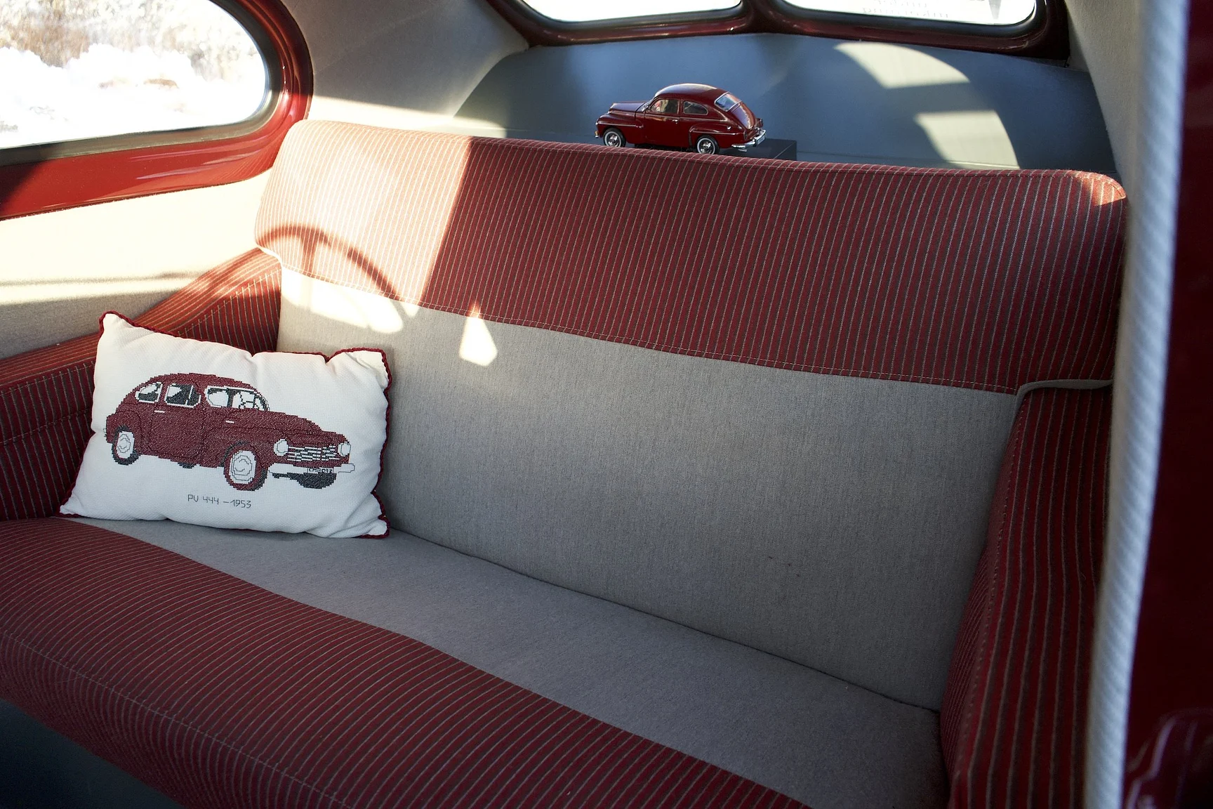 Interior image of 1953 Volvo PV444 DS (15)