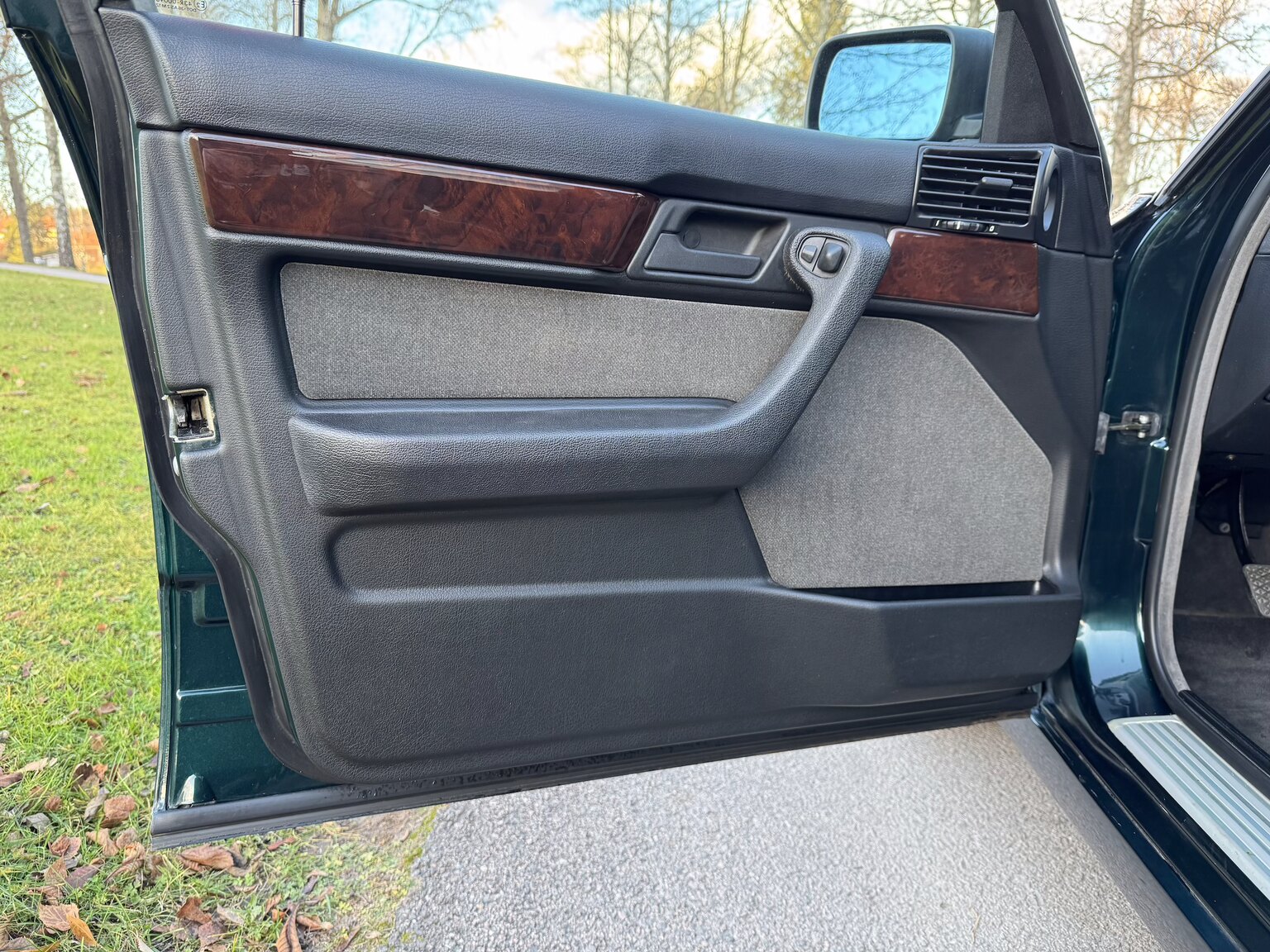 Interior image of 1996 BMW 520i Touring