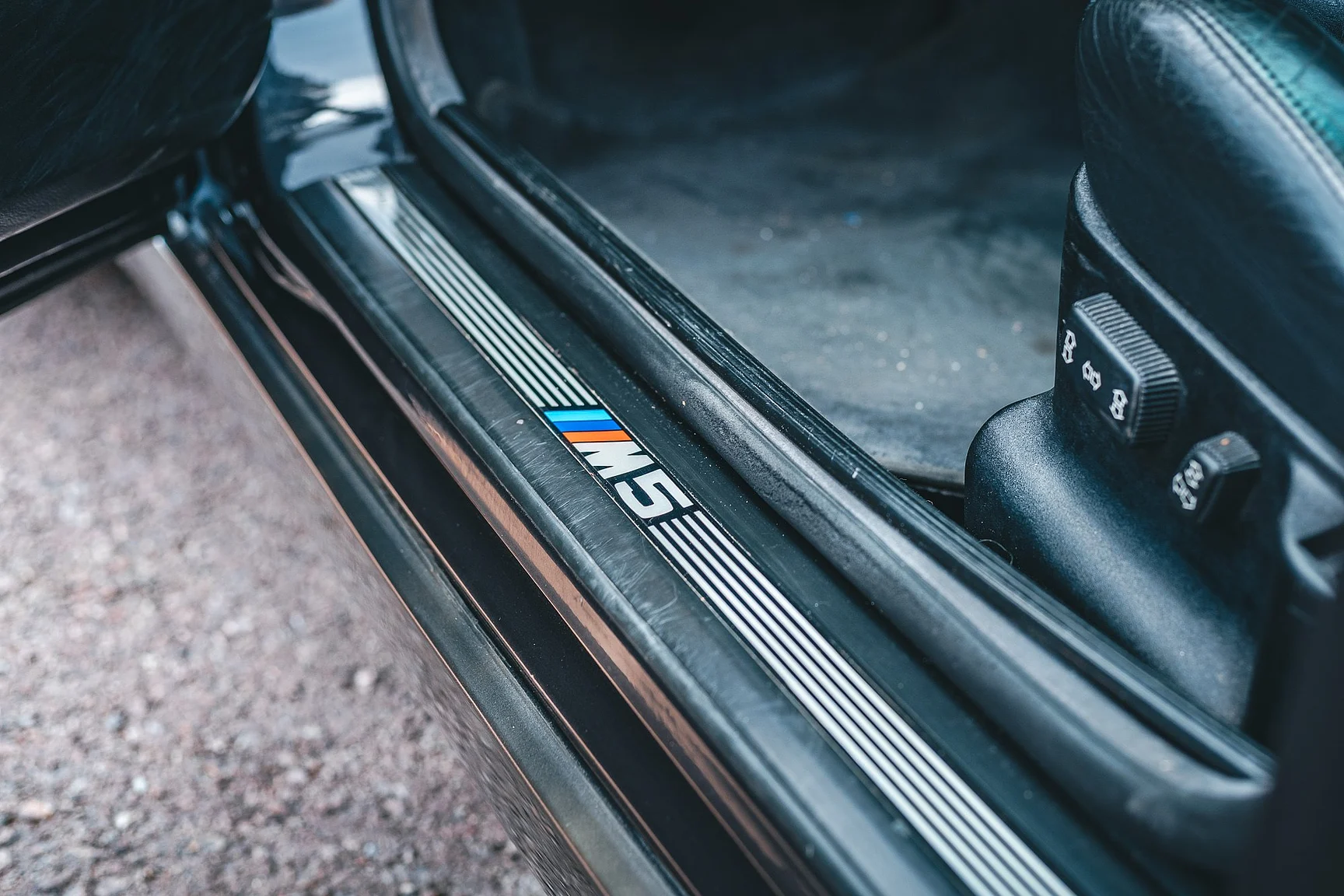 Interior image of 1992 BMW M5 3.8 (31)