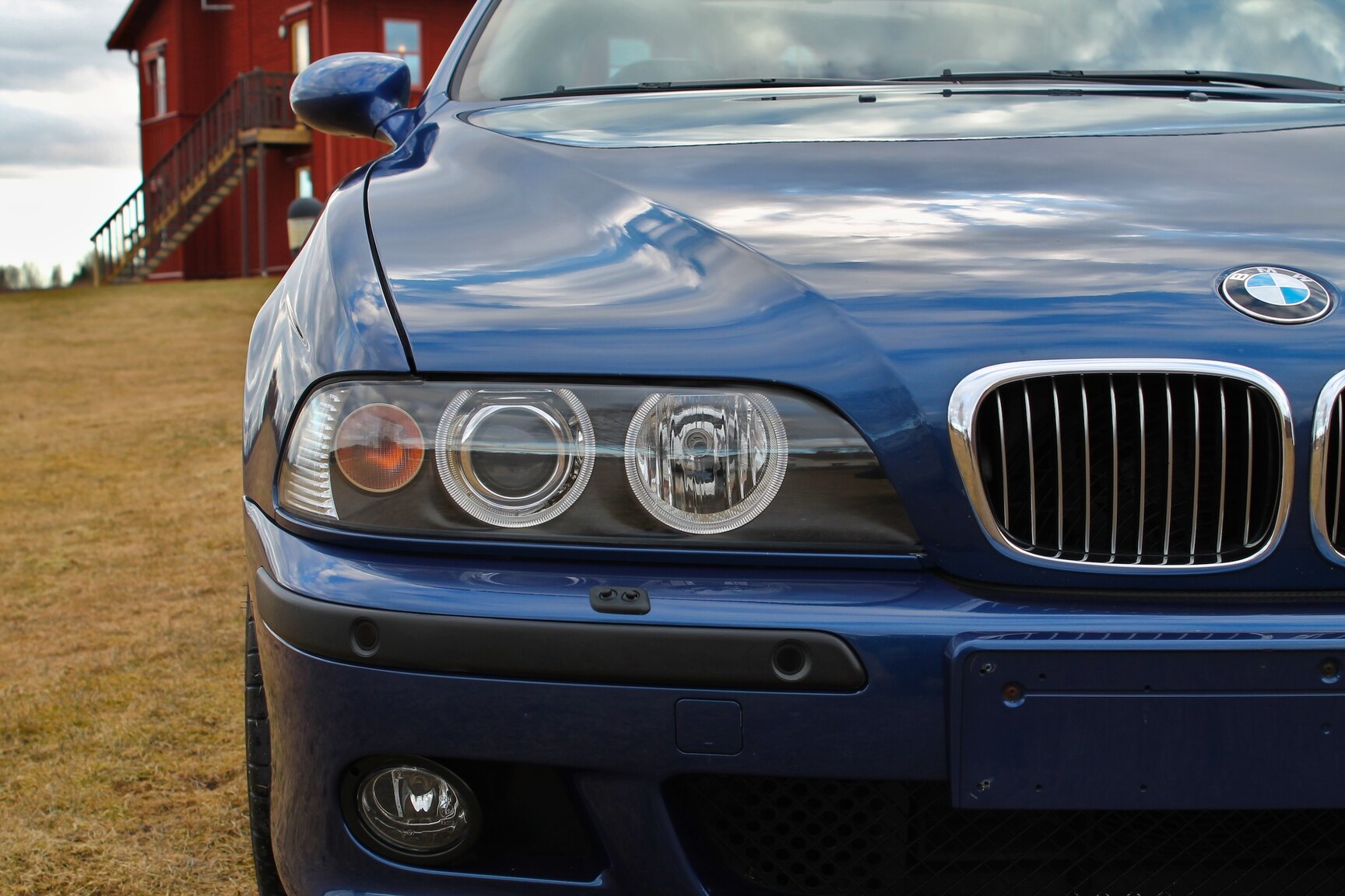 Exteriörbild på 2003 BMW M5