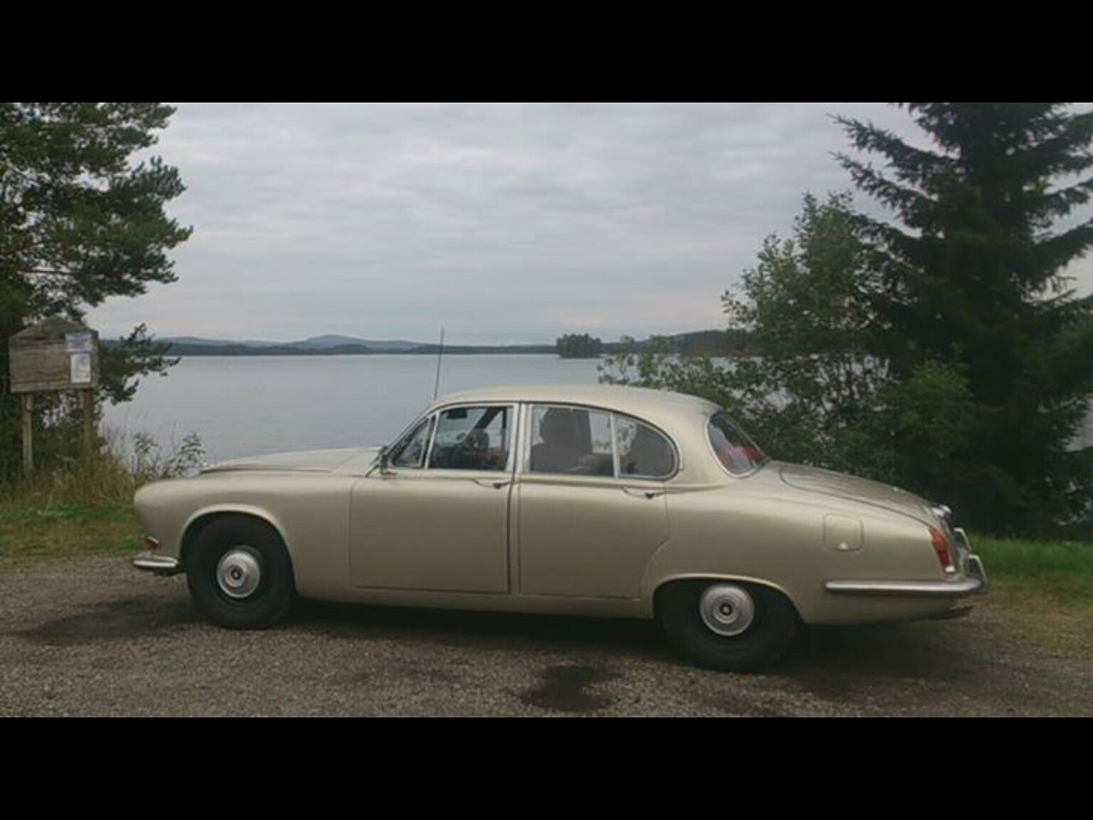 Exterior image of 1968 Jaguar 420 4.2 XK Manuell 