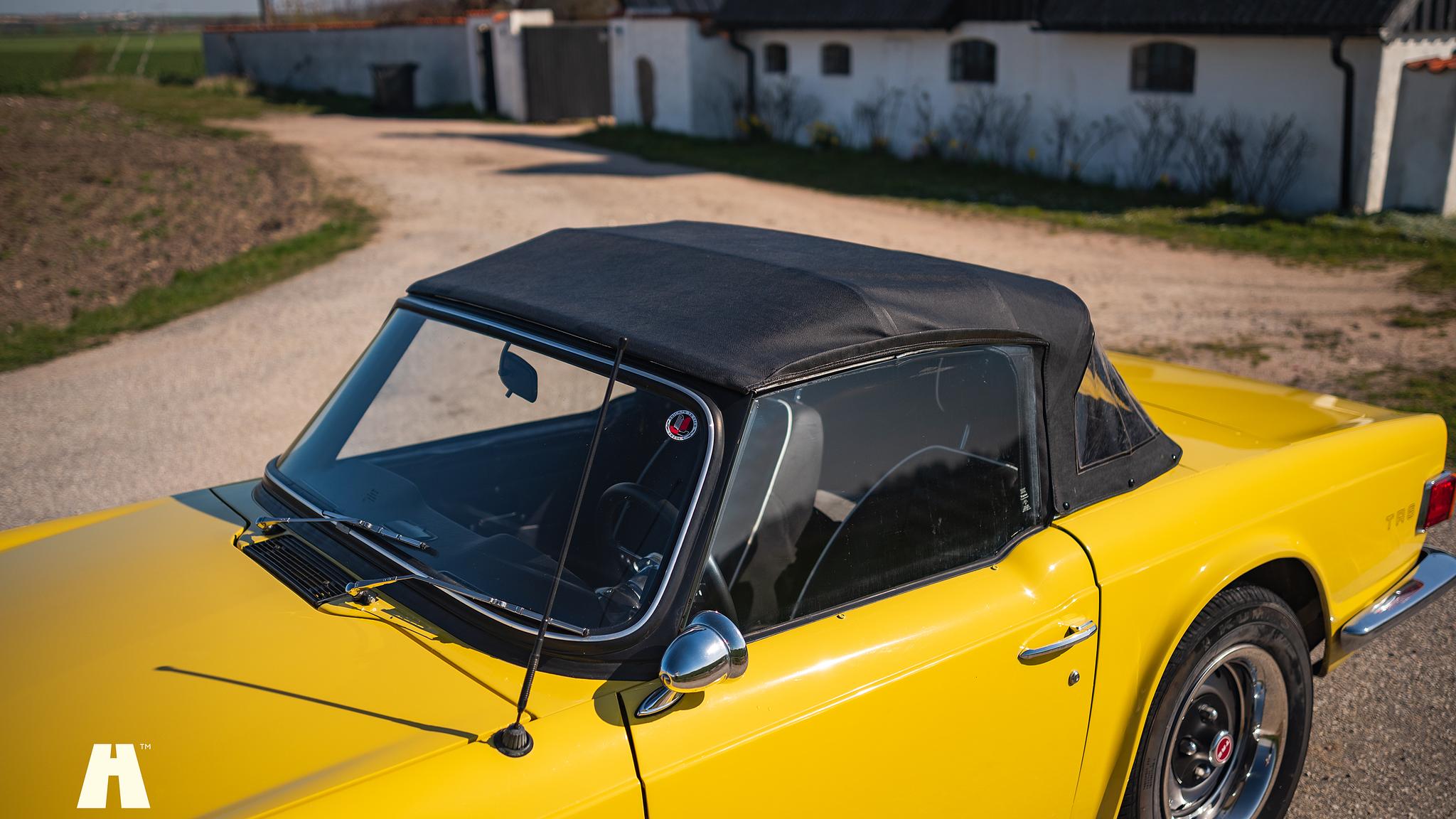 Exteriörbild på 1974 Triumph TR6 (117)