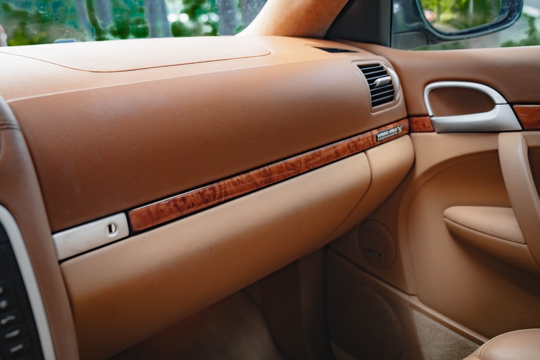 Interior image of 2005 Porsche Cayenne Turbo WLS