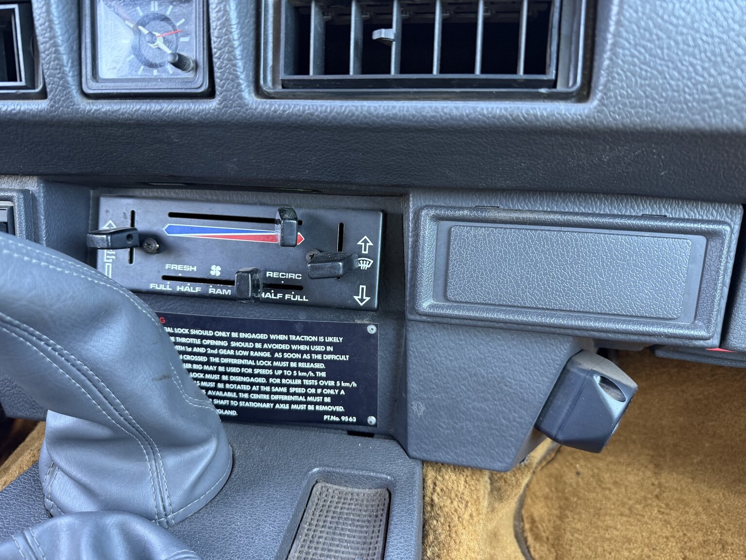 Interior image of 1985 Land Rover Range Rover 3.5 V8