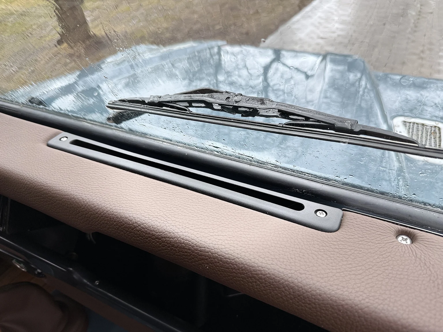 Innenraumfoto von 2000 Land Rover Defender 110 C (16)