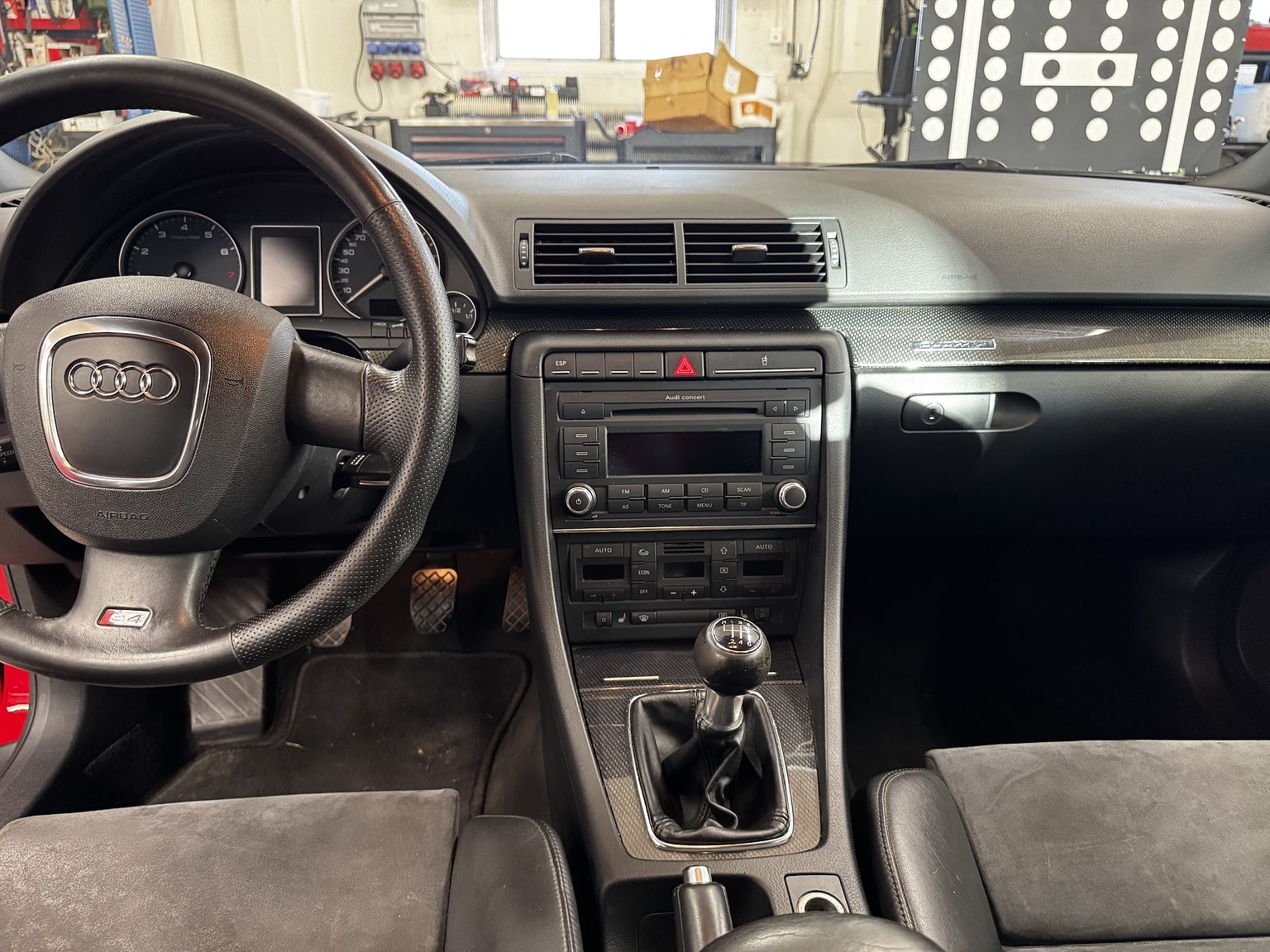 Interior image of 2007 Audi  S4 quattro 4.2 V8 manuell