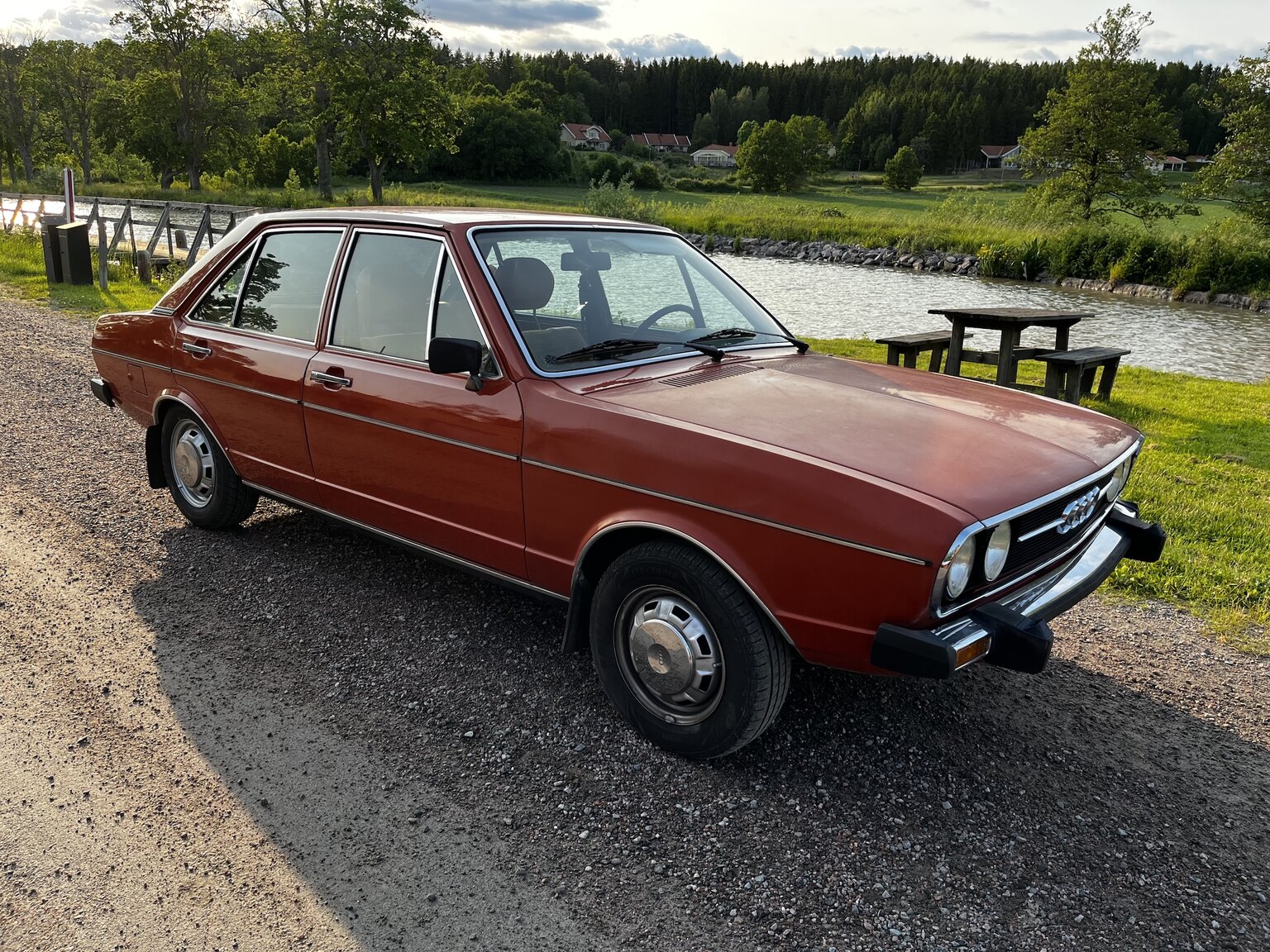 Exterior image of 1976 Audi 80 GL B1  (2)