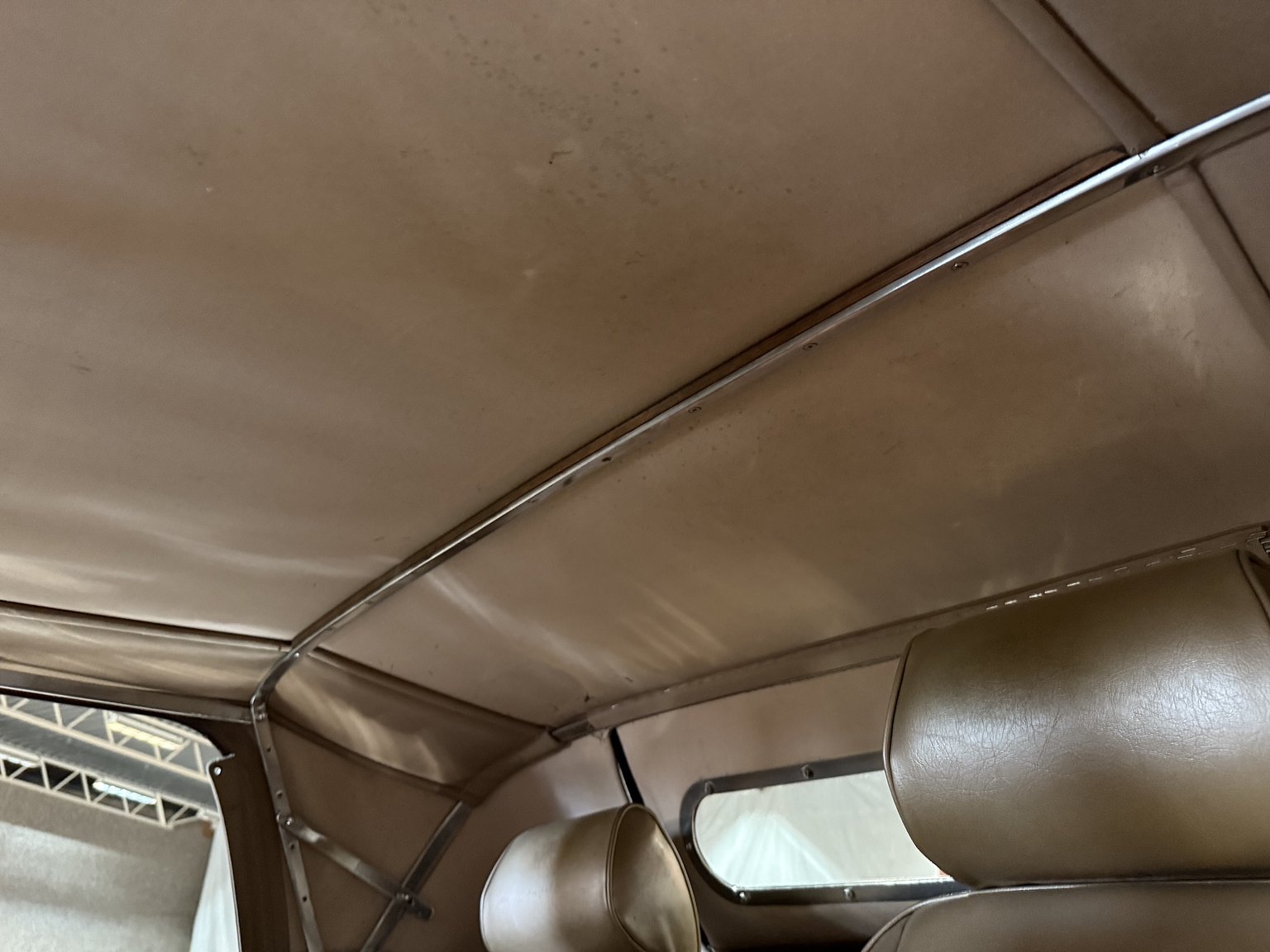Interiörbild 1965 Duesenberg Roadster/StreetRod Replika 