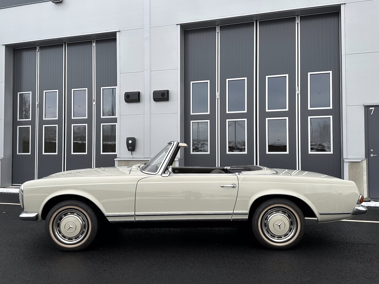 Aussenfoto 1968 Mercedes Benz SL 280 Pagoda