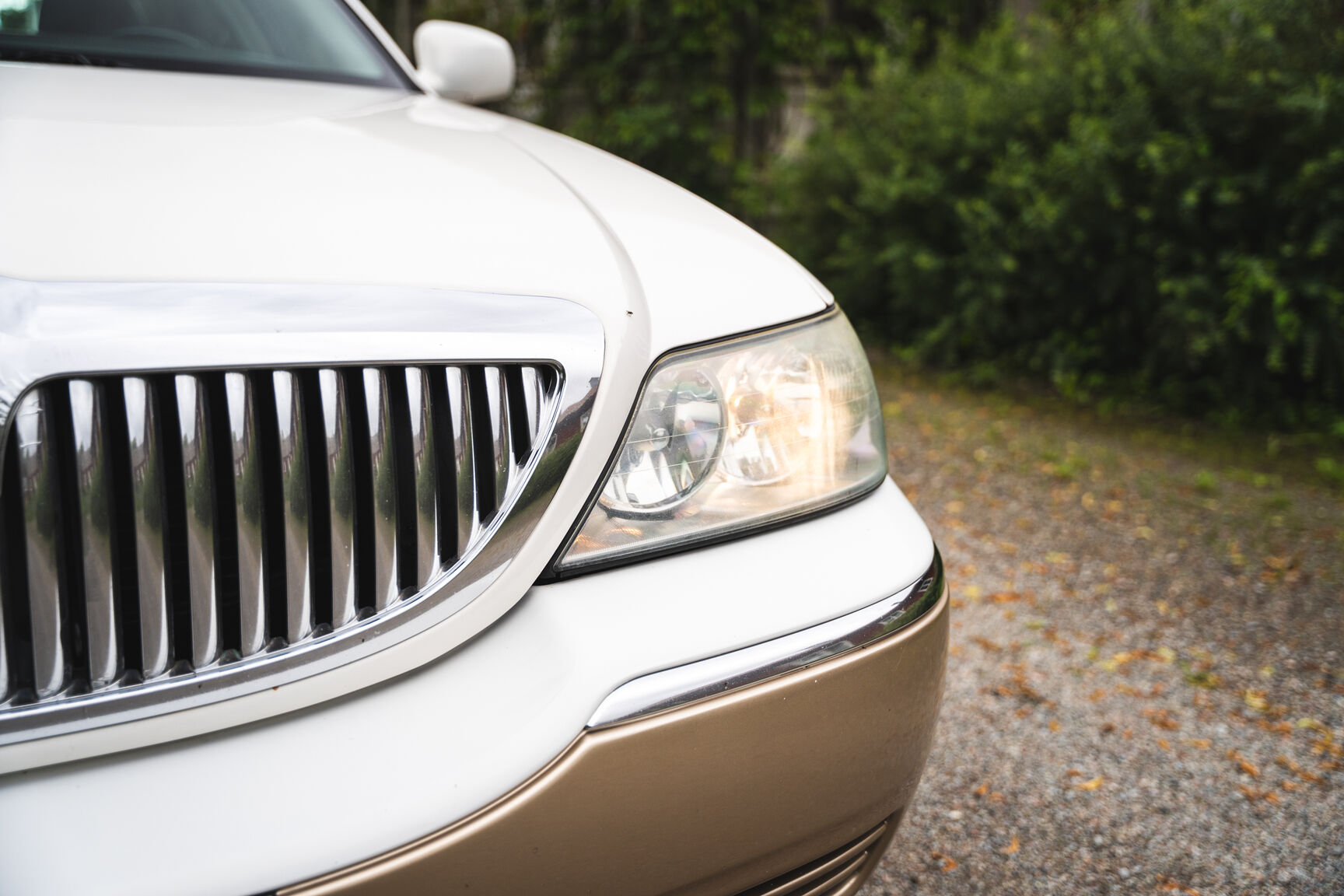 Exterior image of 2003 Lincoln Town Car