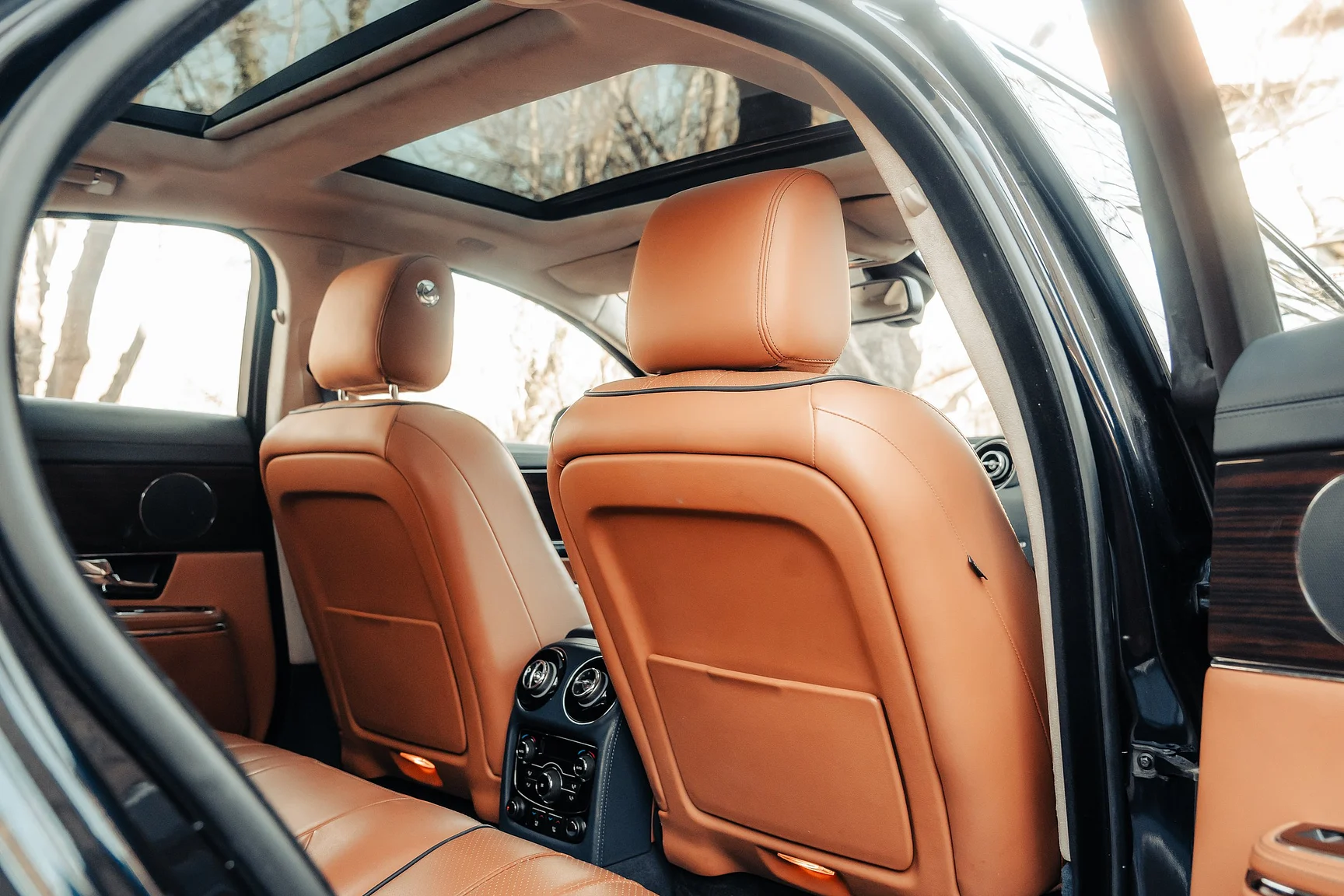 Innenraumfoto von 2012 Jaguar XJ (38)