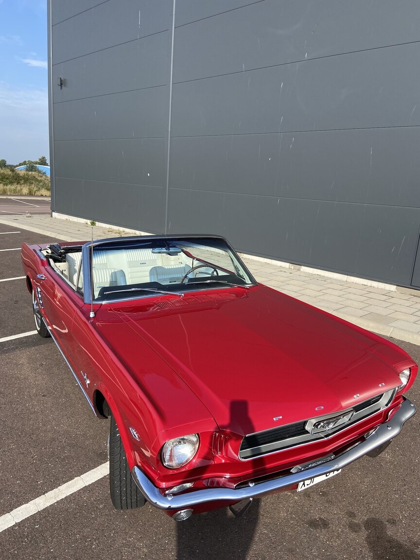 Exteriörbild på 1966 Ford Mustang Convertible
