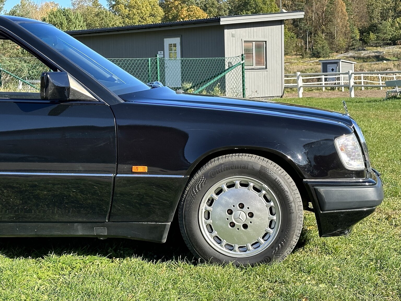 Exteriörbild på 1990 Mercedes-Benz 300 CE 24V (43)