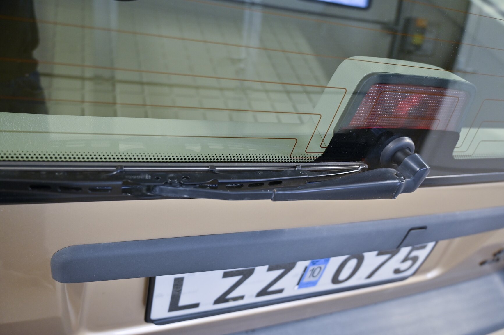 Exterior image of 1996 Volvo 855GLT