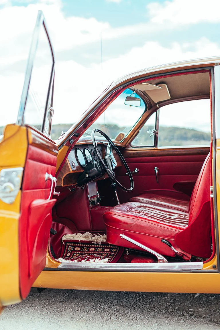 Interior image of 1965 Jaguar MK 2 - 3.8 XK (10)