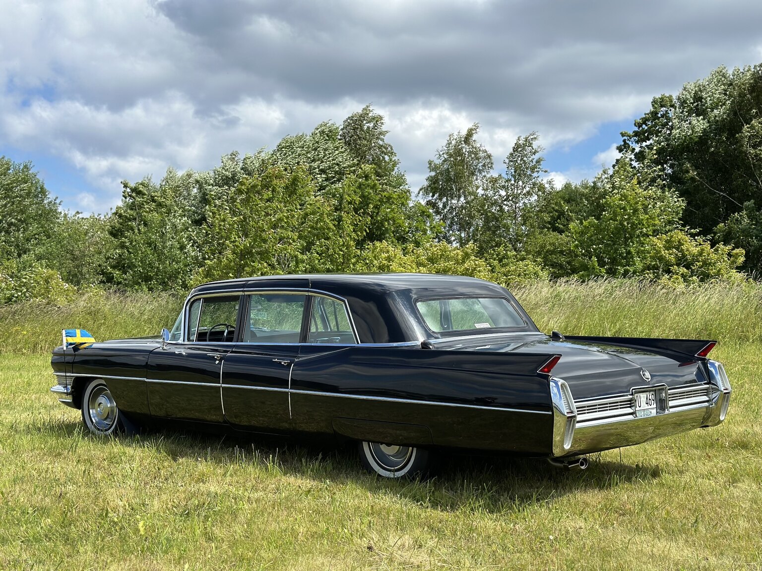 Exterior image of 1964 Cadillac Fleetwood Seventy-Five Limousine (5)