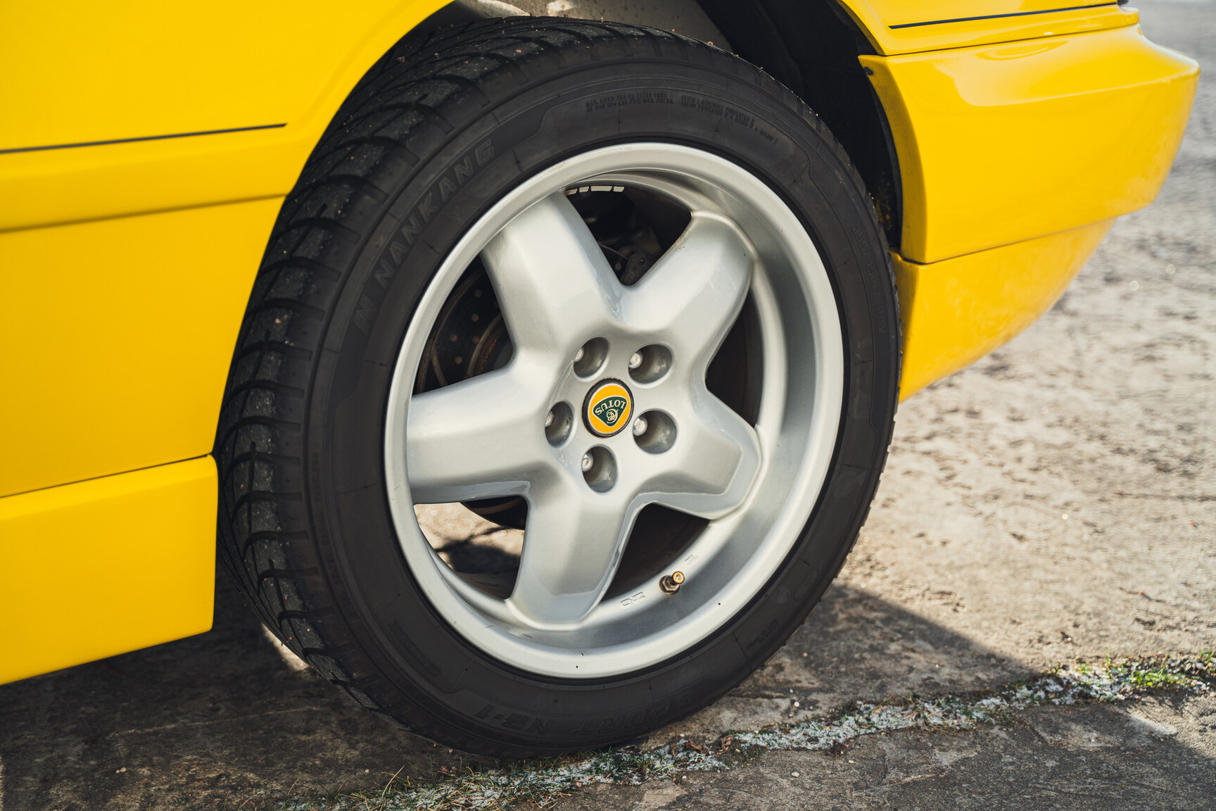 Exterior image of 1989 Lotus Esprit Turbo SE