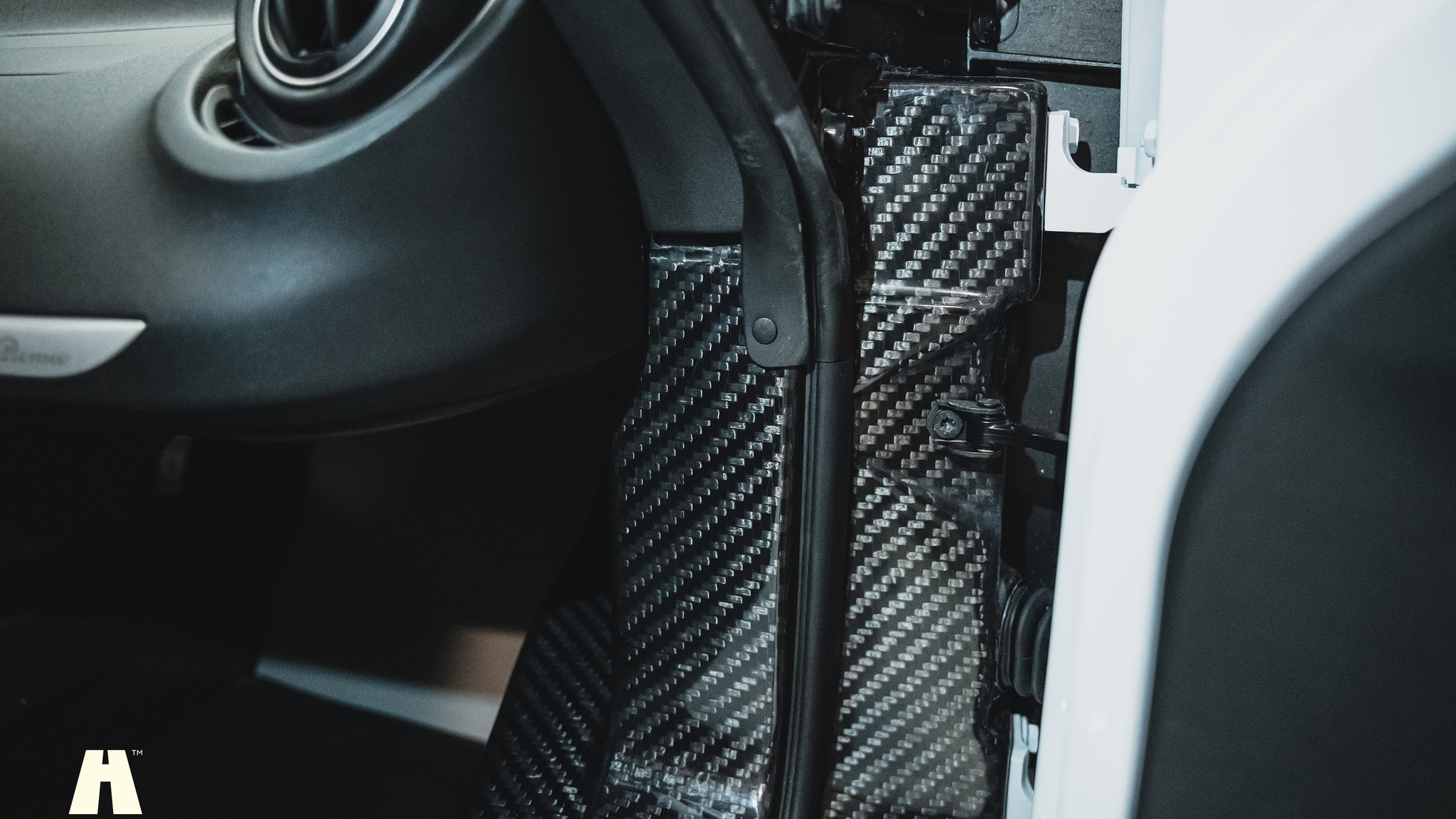 Interior image of 2016 Alfa Romeo 4C (18)