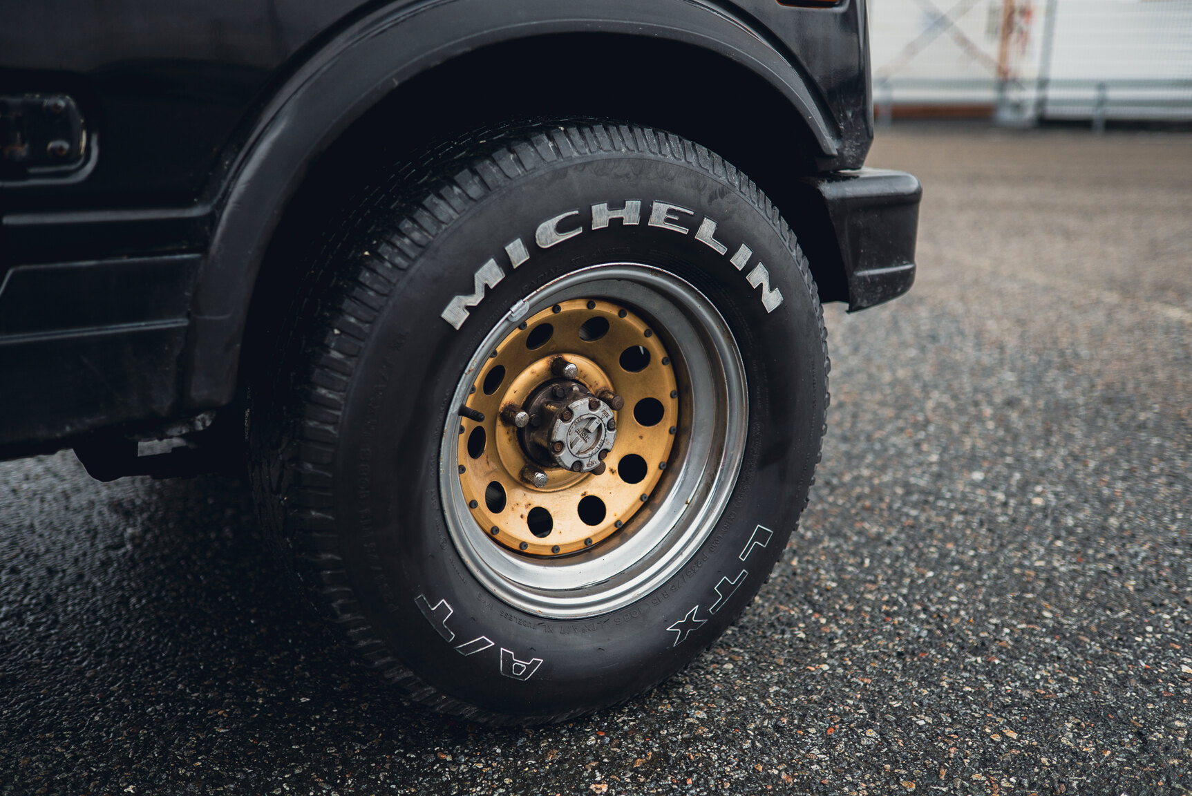 Exterior image of 1987 SUZUKI SJ 413 W Samurai 