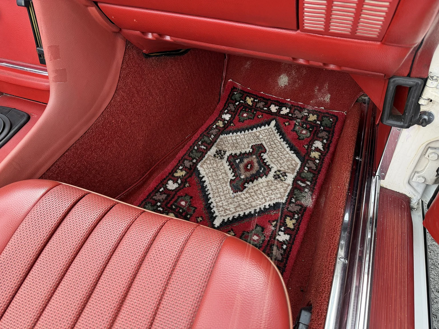 Innenraumfoto von 1973 Mercedes Benz 350 SL  (31)