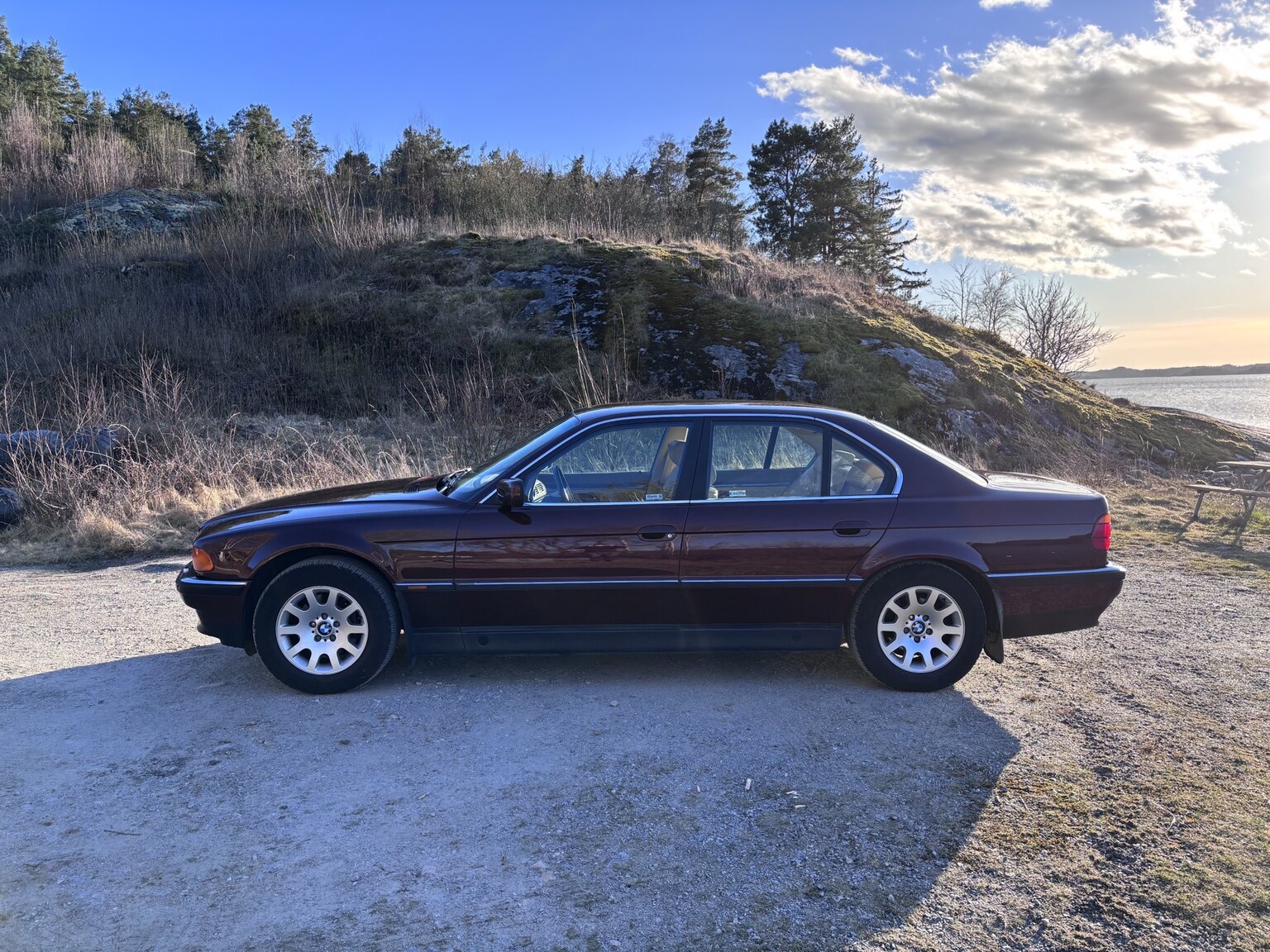 Exterior image of 1996 BMW 728iA