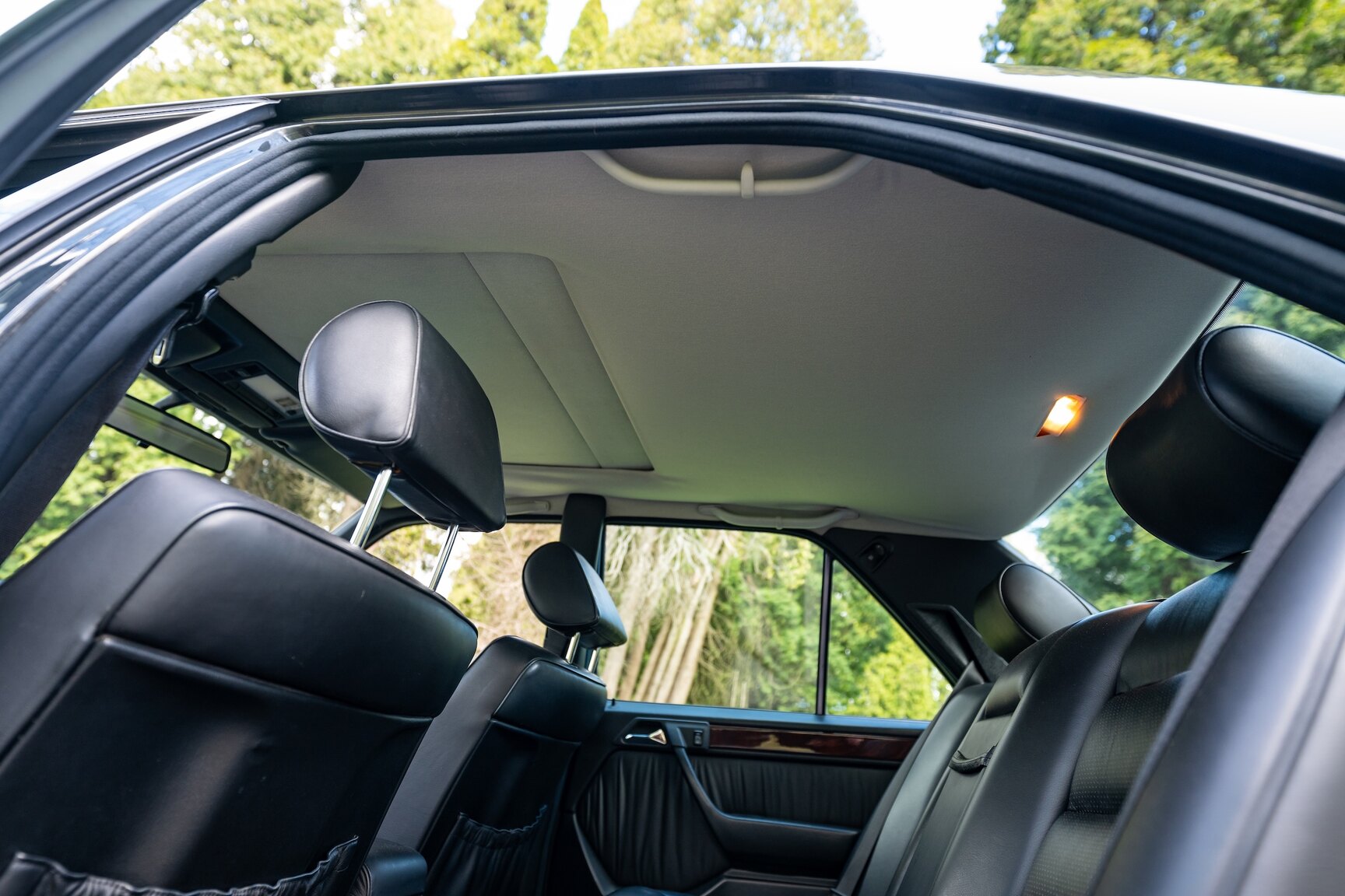Interior image of 1993 Mercedes-Benz 400 E
