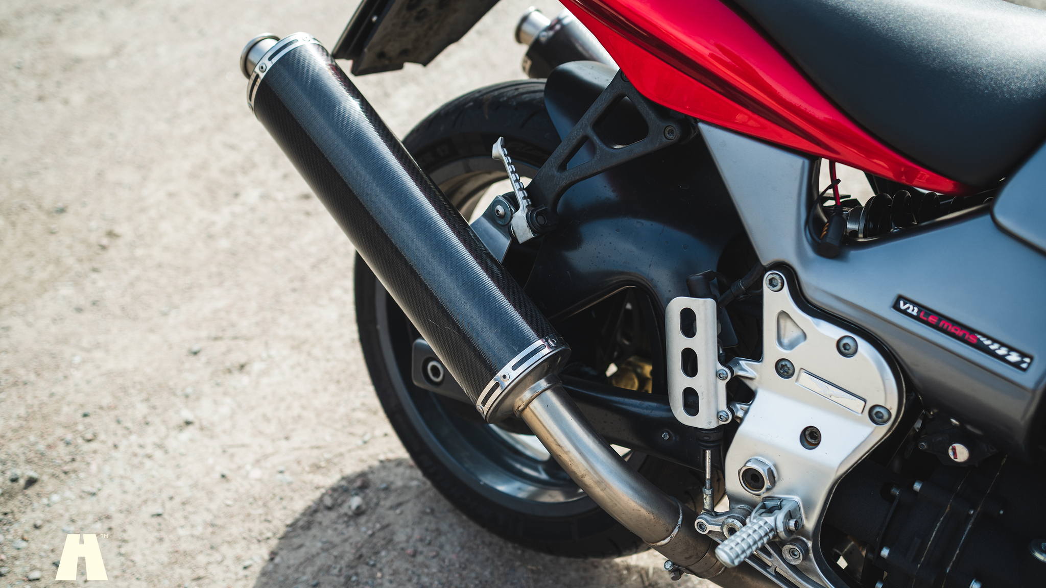 Exterior image of 2002 Moto Guzzi V11 Le Mans (22)