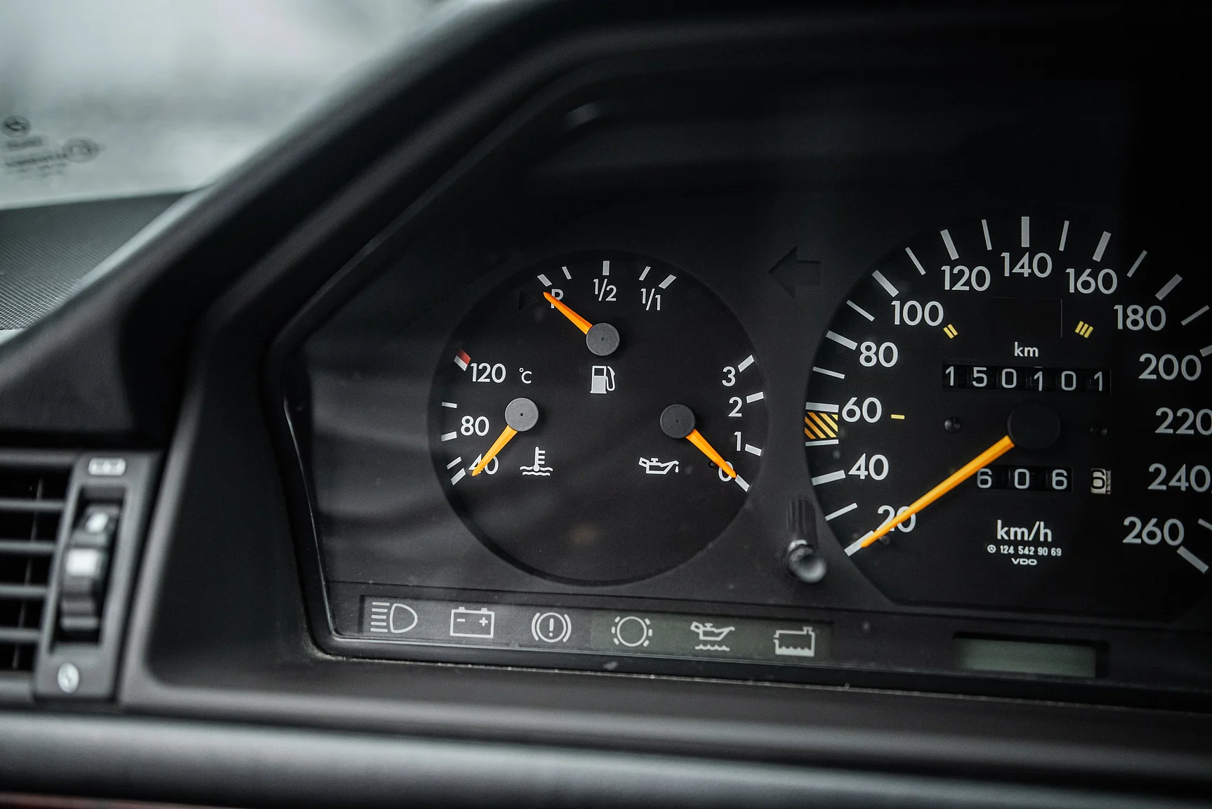 Interior image of 1993 Mercedes-Benz E 320 "AMG" (26)