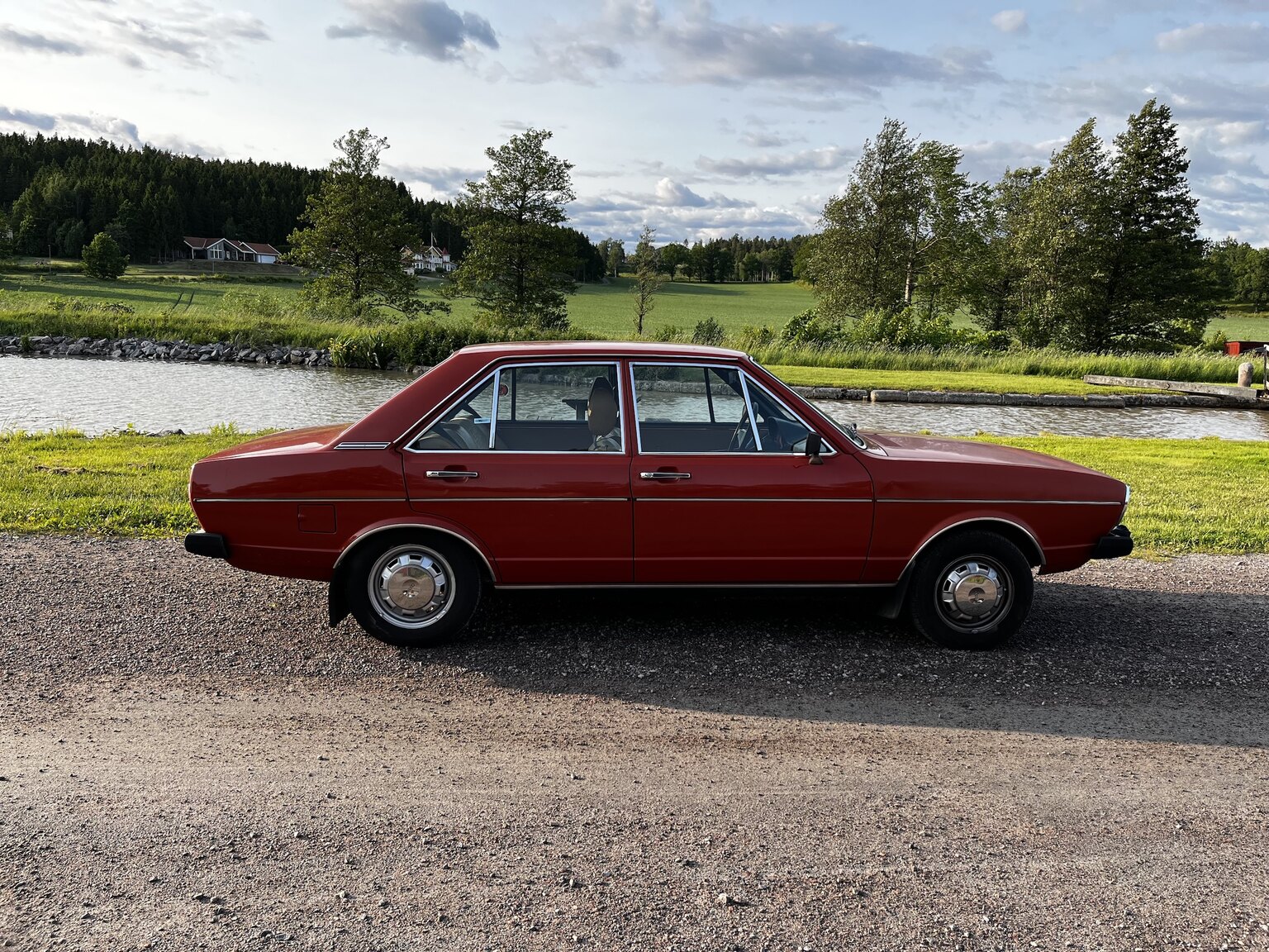 Exterior image of 1976 Audi 80 GL B1  (6)