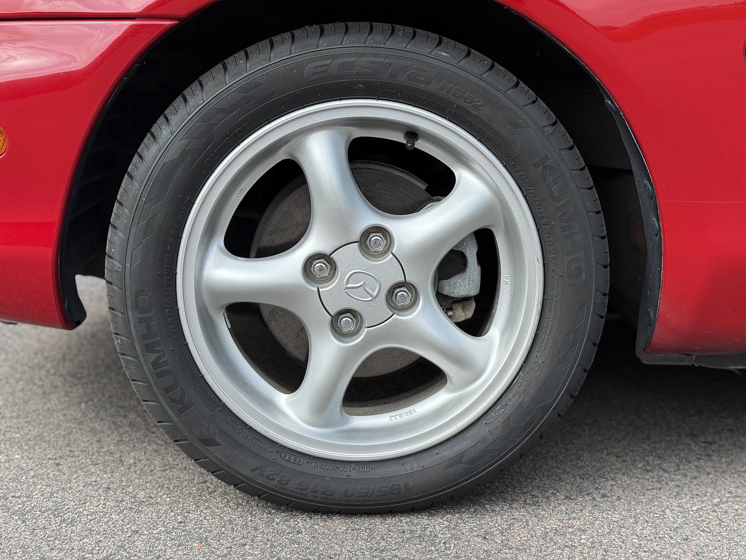 Exteriörbild på 1999 Mazda MX-5