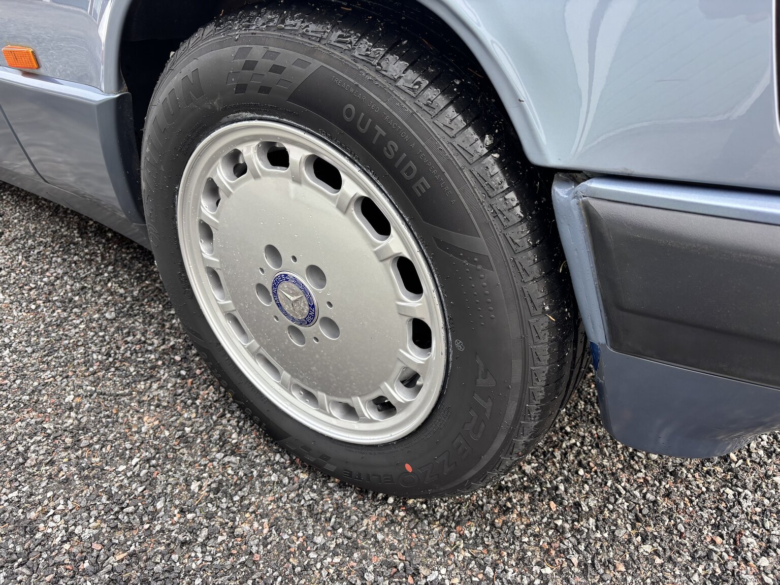 Exteriörbild på 1992 Mercedes-Benz 190 D