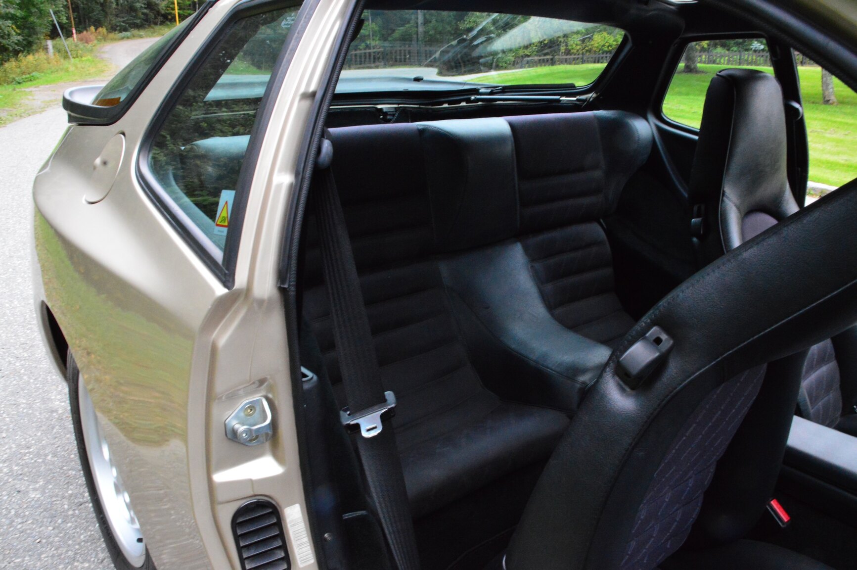 Interior image of 1986 Porsche 944 Coupé