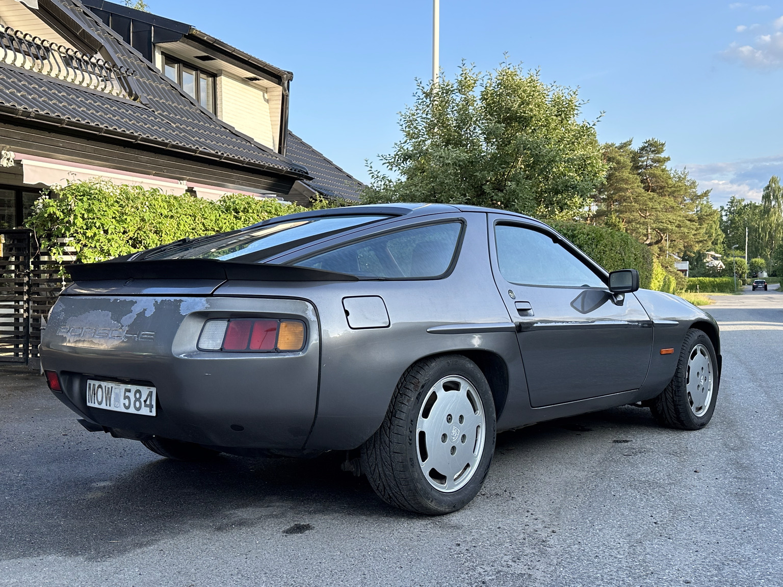Aussenfoto 1985 Porsche 928 (8)