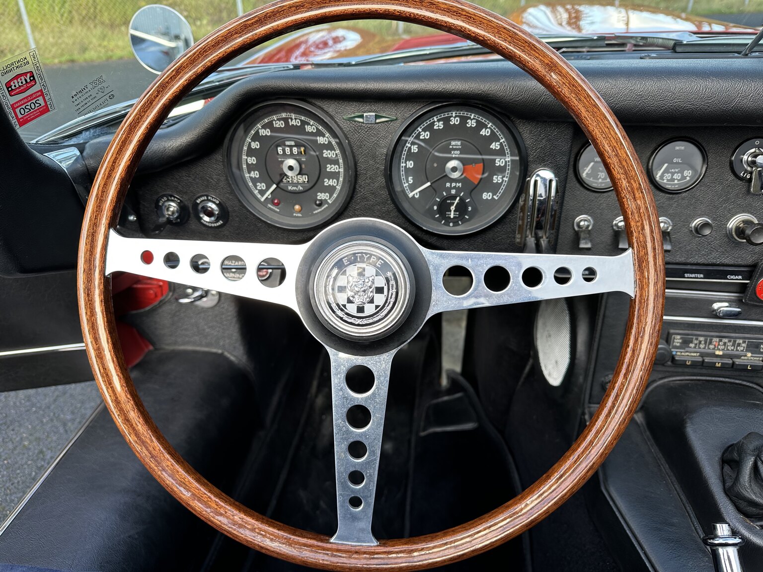Innenraumfoto von 1965 Jaguar E-Type Series 1 (10)