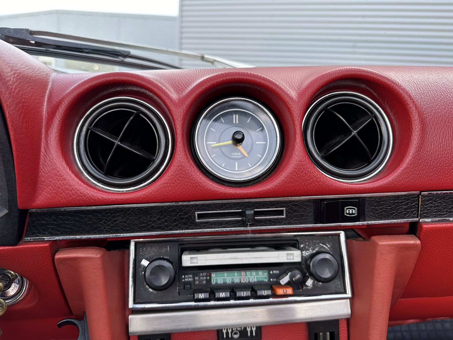 Innenraumfoto von 1972 Mercedes-Benz 350 SL