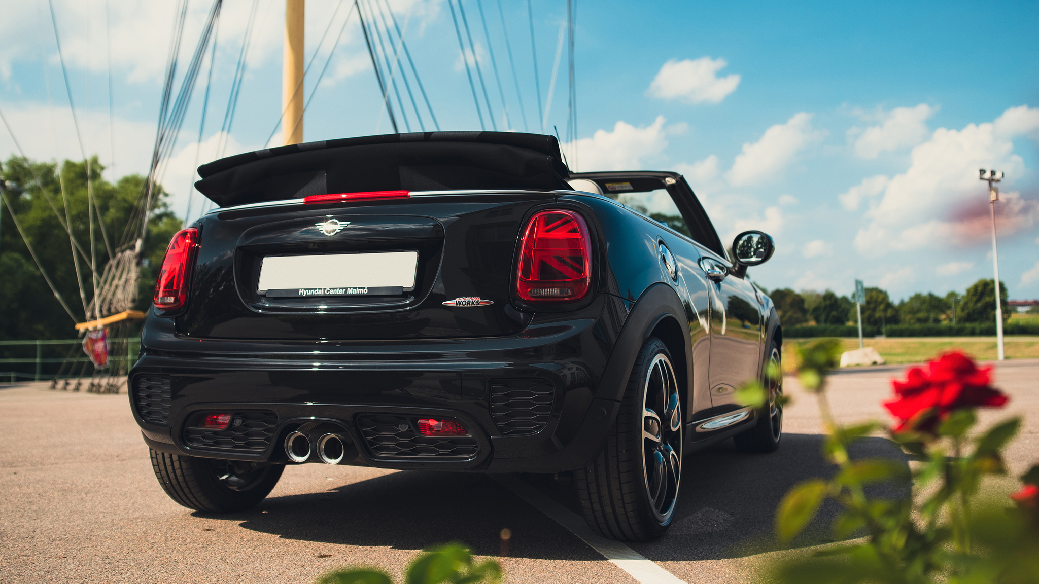 Exteriörbild på 2021 Mini John Cooper Works Cabriolet  (7)