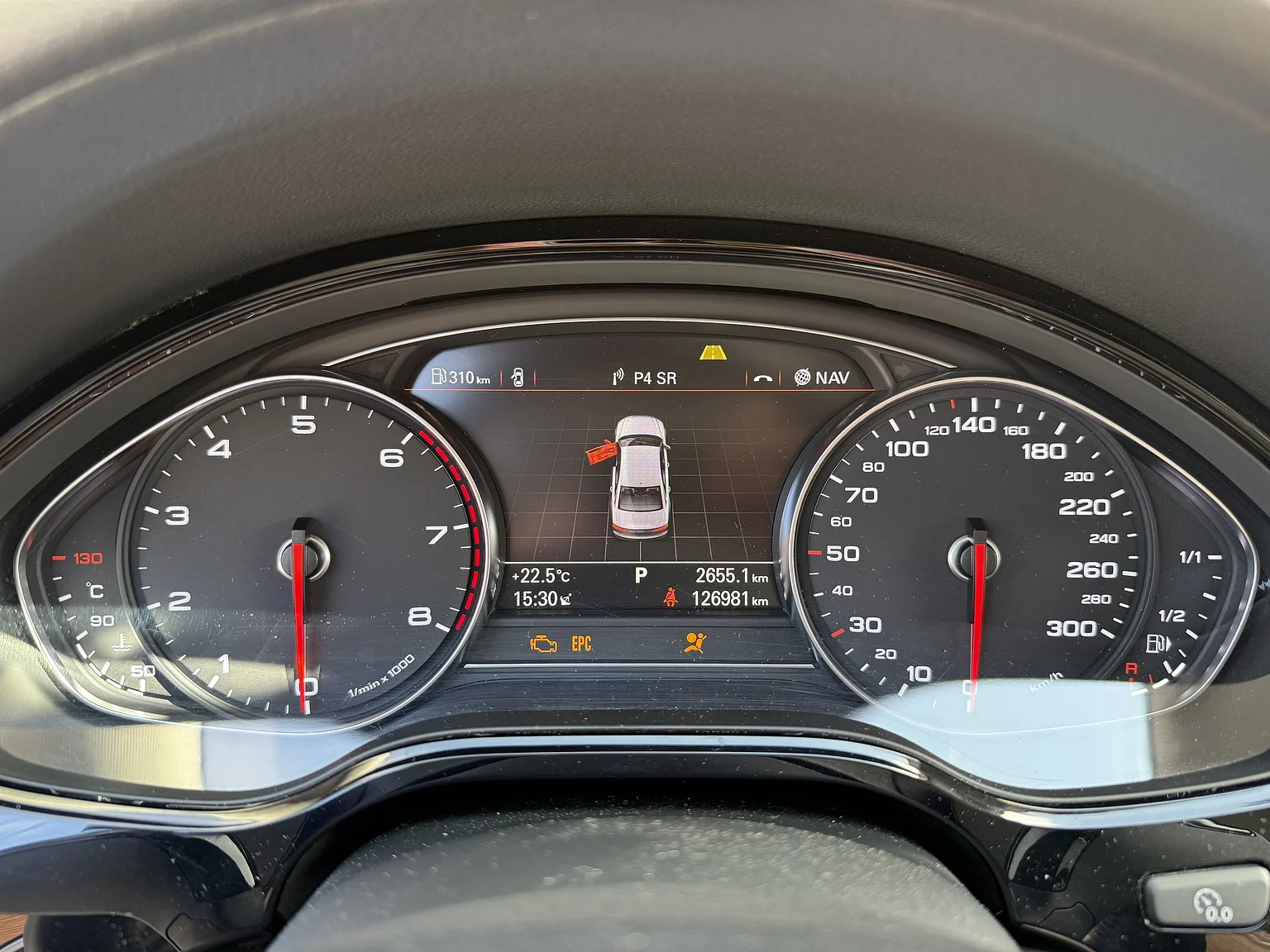 Interior image of 2014 Audi A8 4.0 TFSI (34)