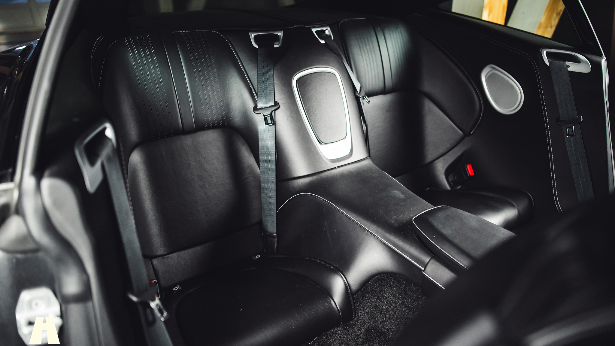 Interiörbild 2019 Aston Martin DB11 AMR (51)