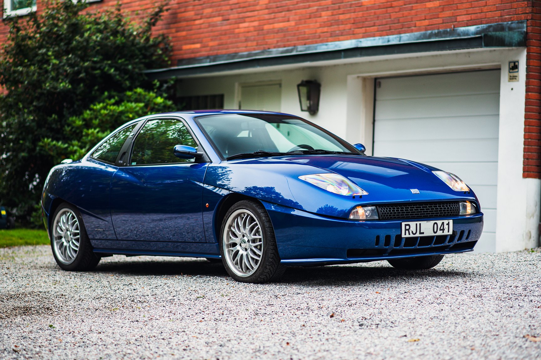 Exterior image of 2000 Fiat Coupé 2.0 Turbo Manuell