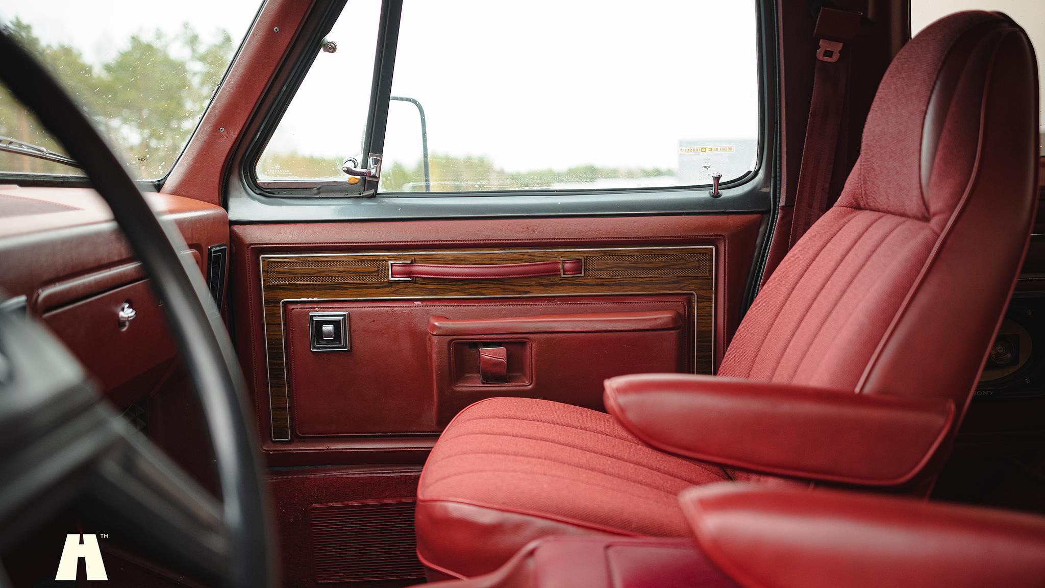 Interior image of 1986 Dodge Ramcharger