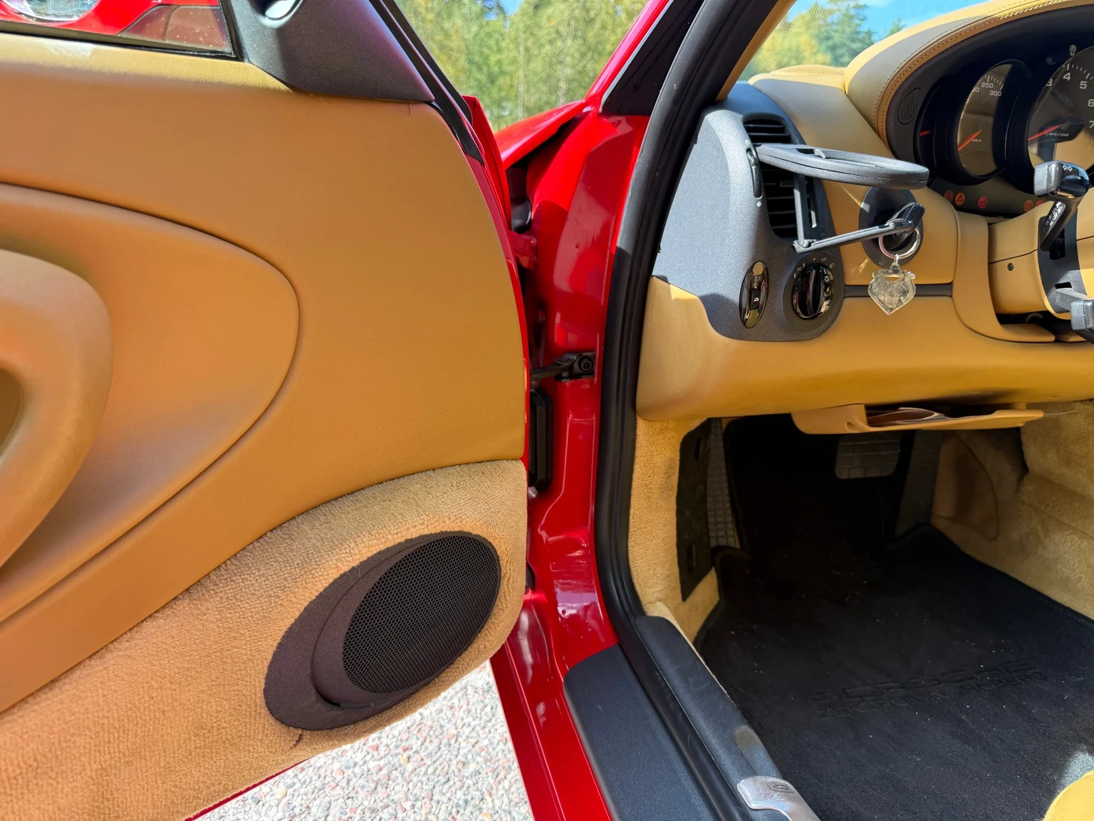 Interior image of 1998 Porsche 911 Carrera (6)