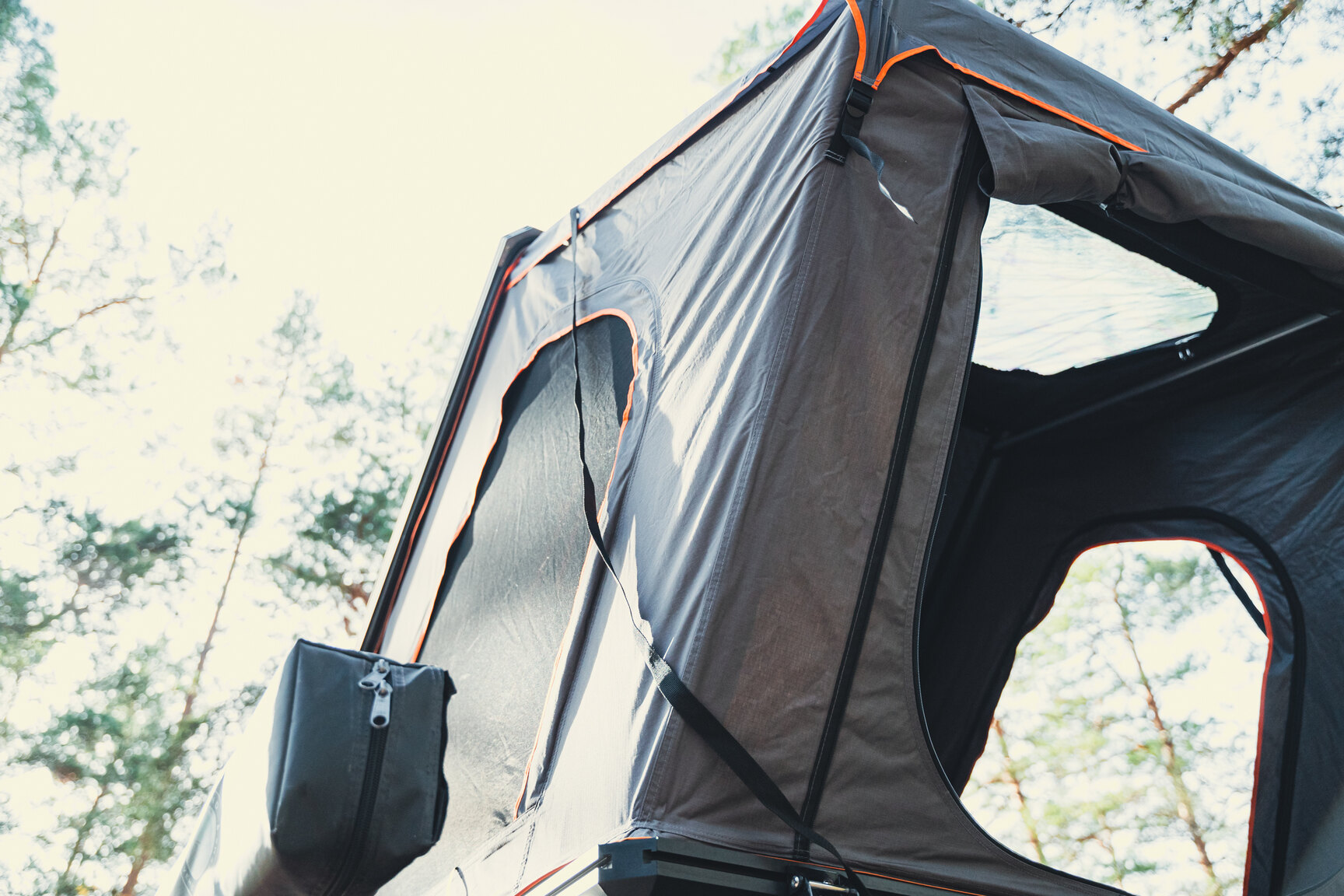 Exteriörbild på 2017 Dodge Ram 1500 AEV (23)