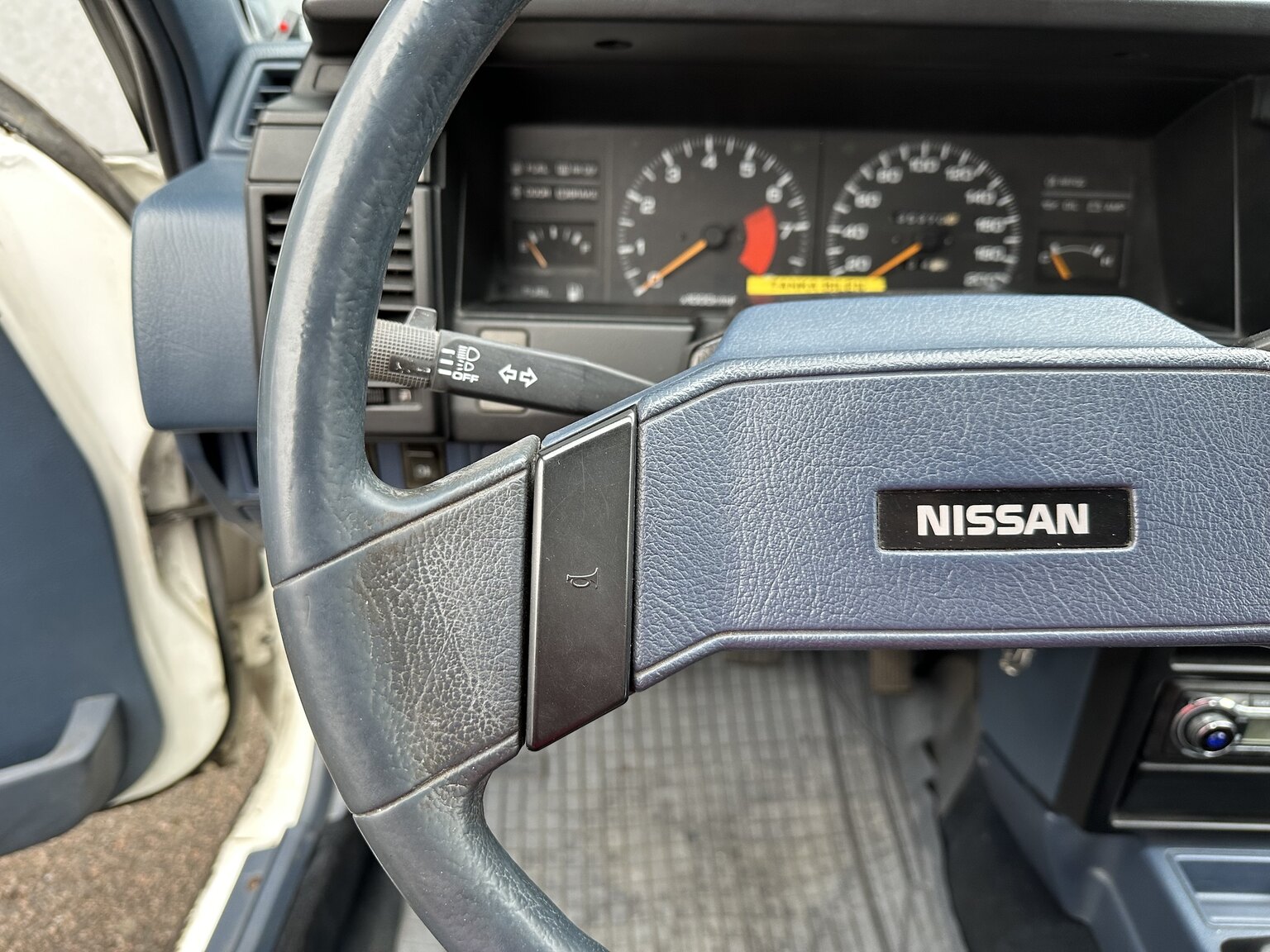 Innenraumfoto von 1988 Nissan Sunny (12)