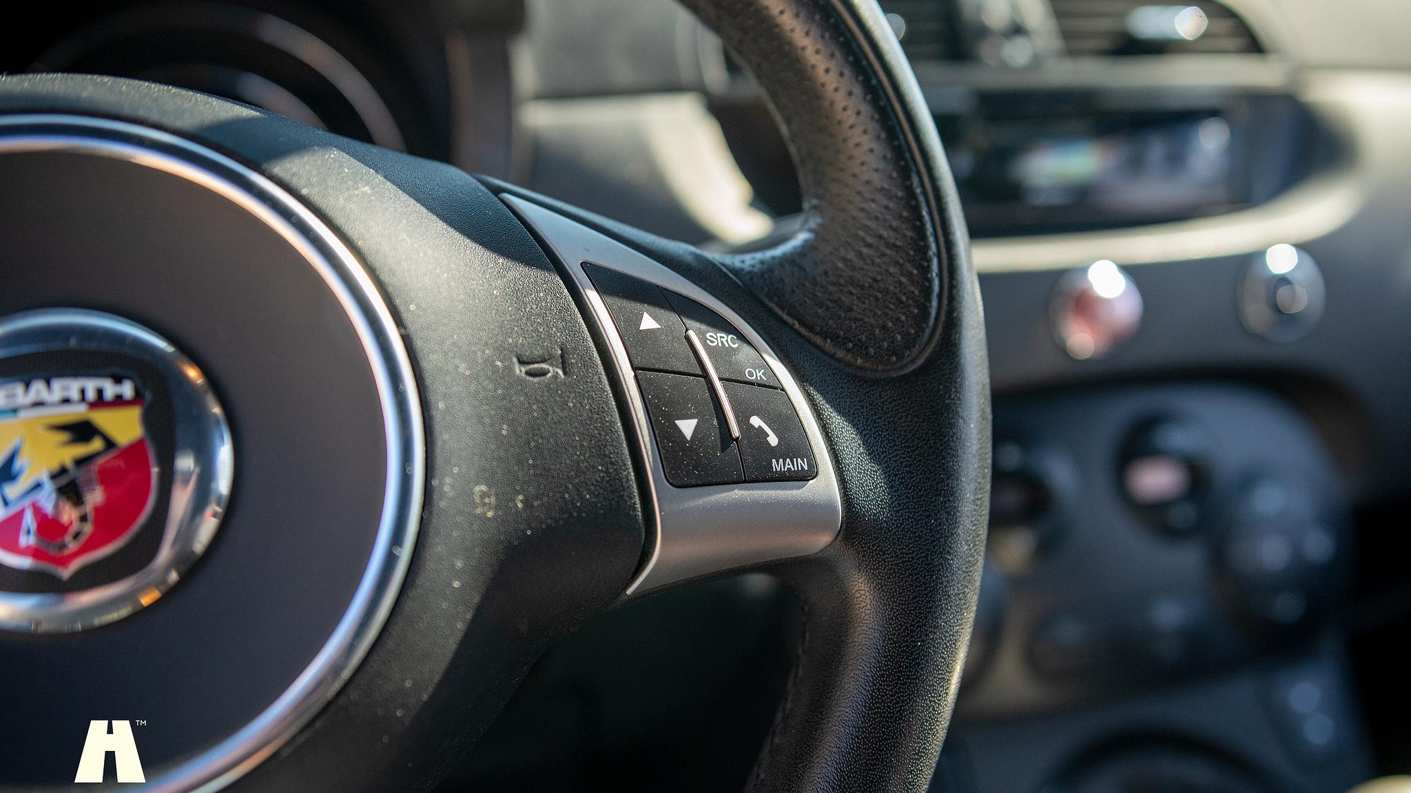 Interior image of 2016 Abarth 595 Competizione (26)