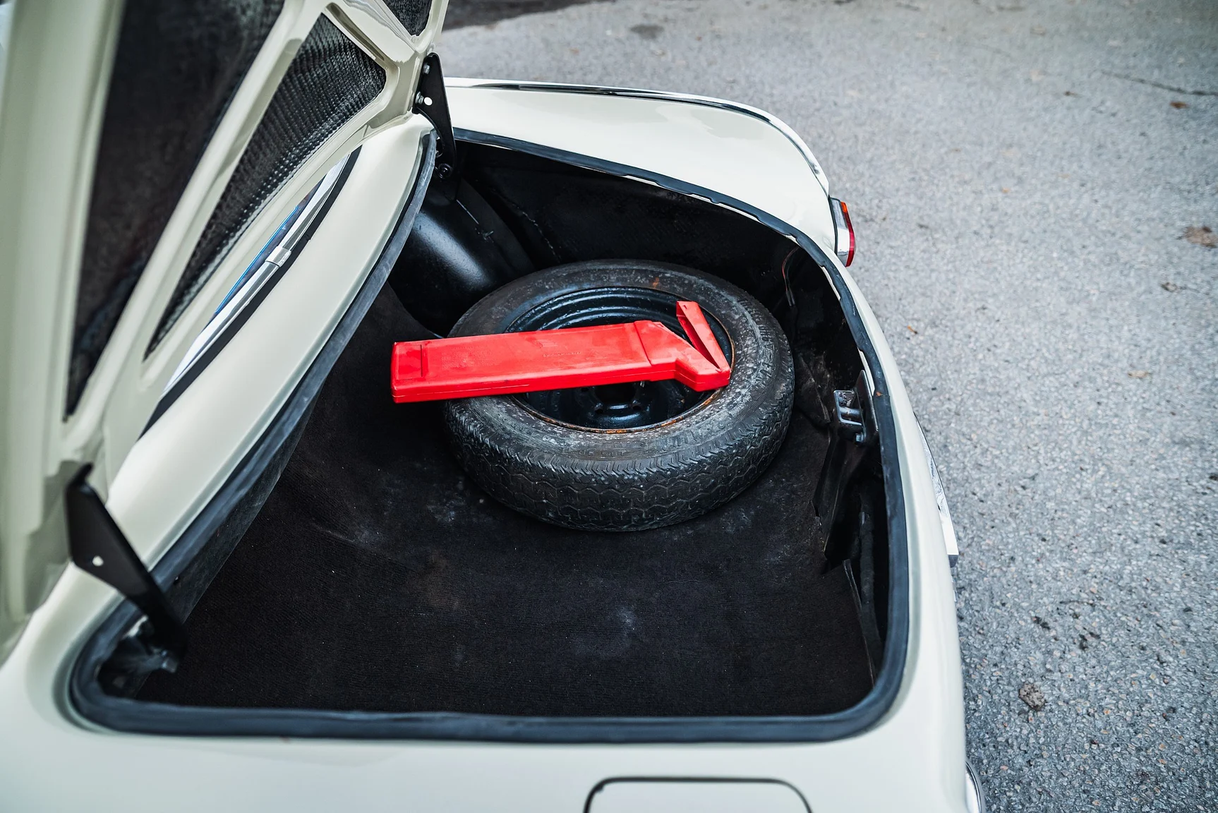 Interior image of 1964 Volvo P 1800S (73)