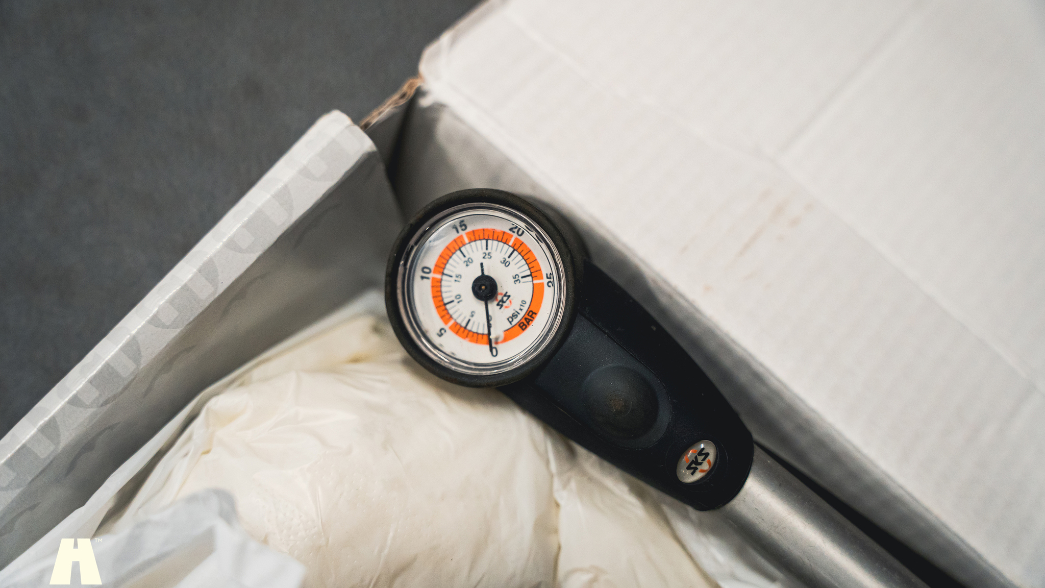 Exterior image of 2006 BMW HP2