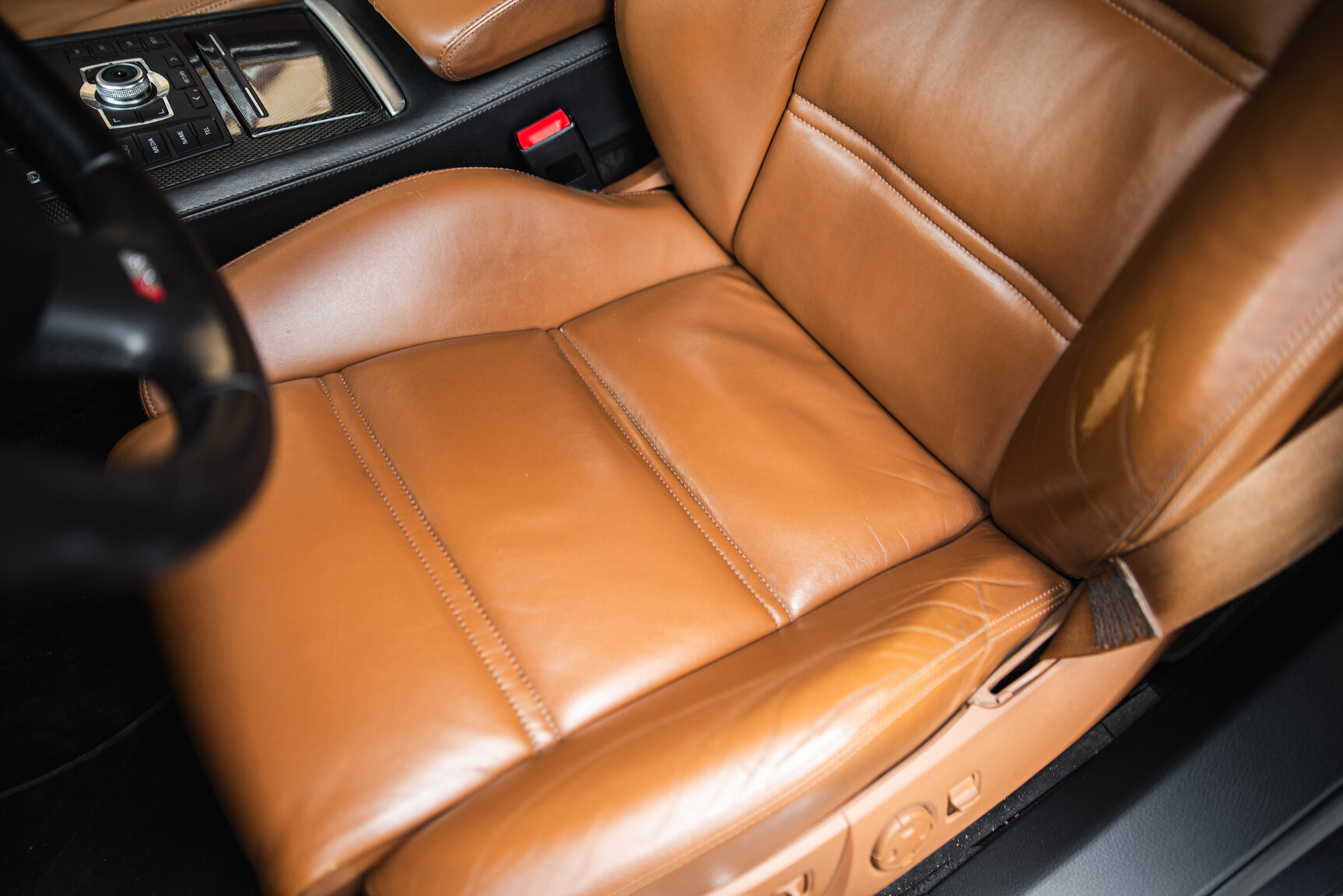 Interior image of 2009 Audi S8 5.2 V10 FSI Quattro